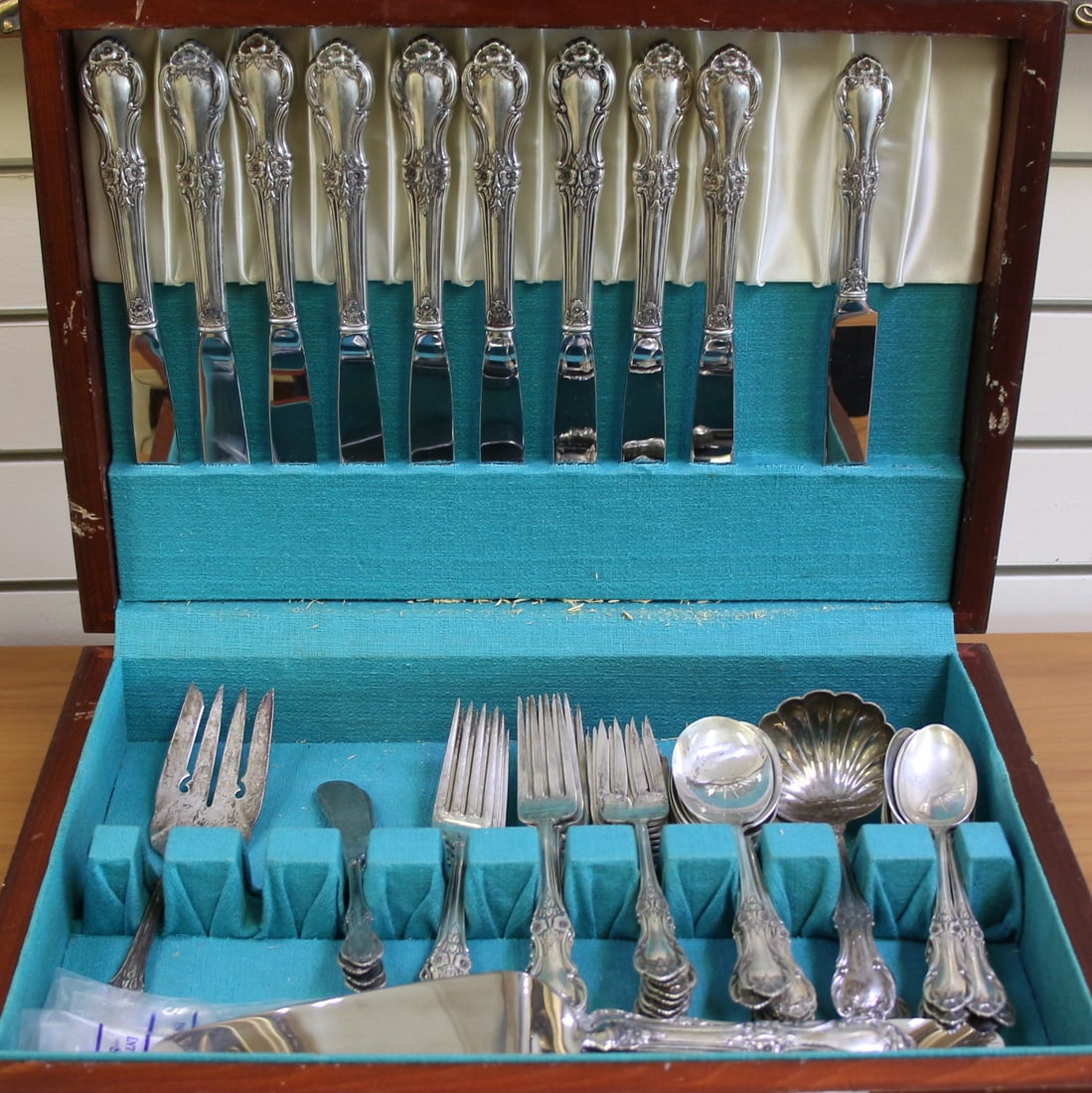 International Wild Rose Sterling Silver Flatware Set of 71 Pieces (1 of 4)