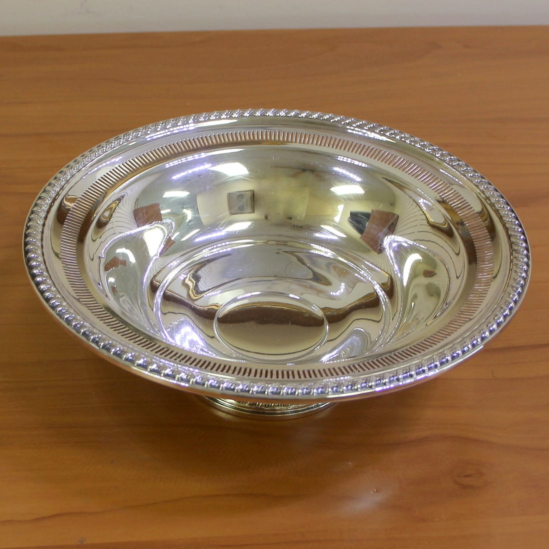 Rogers Sterling Silver English Gadroom Round Vegetable Bowl (1 of 4)