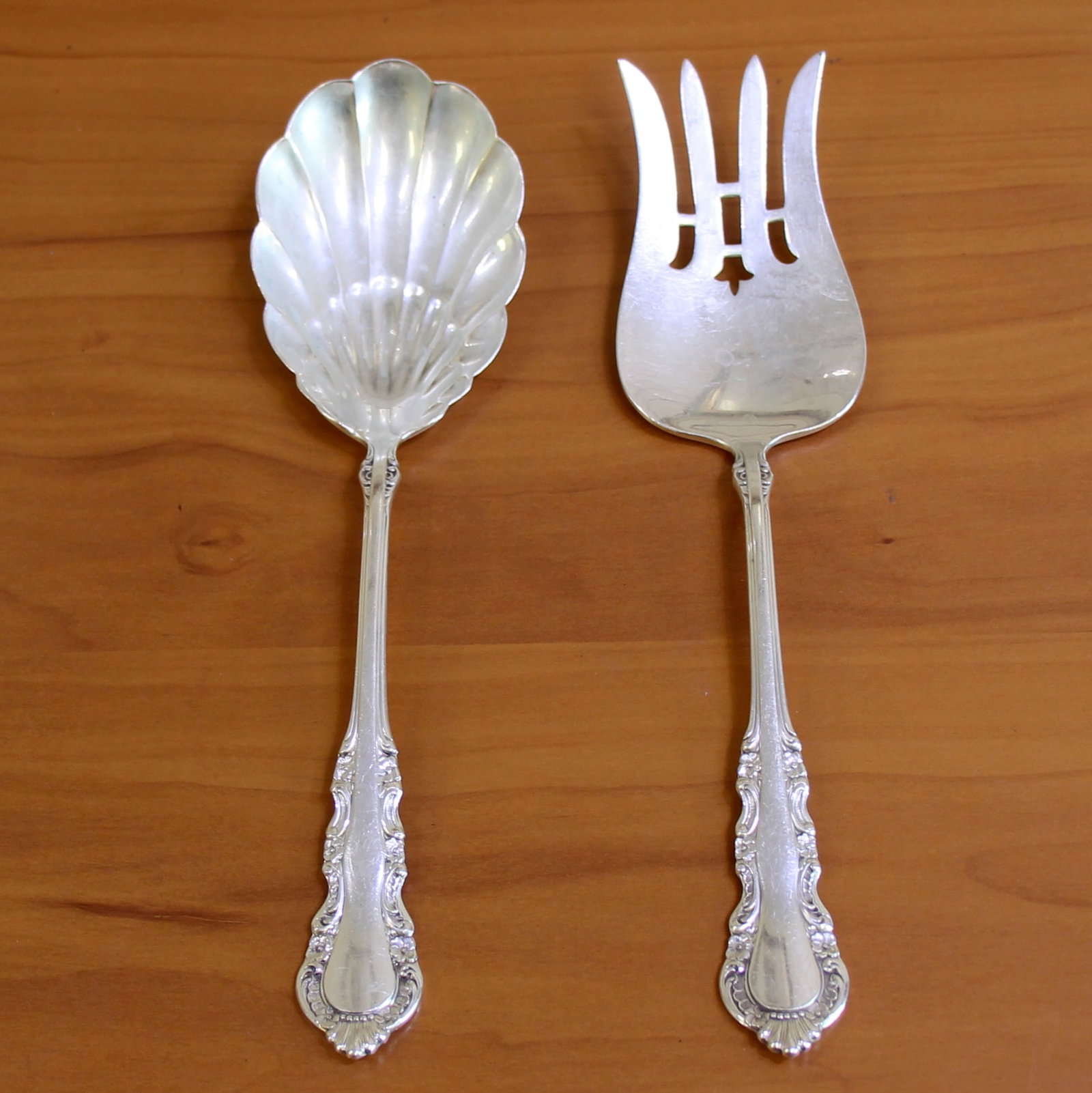Reed and Barton "Georgian Rose" Sterling Silver Salad Serving Pieces Set of 2: In .925 Sterling Silver. Serving fork and spoon both 9 1/8 inches long. 206.0g.