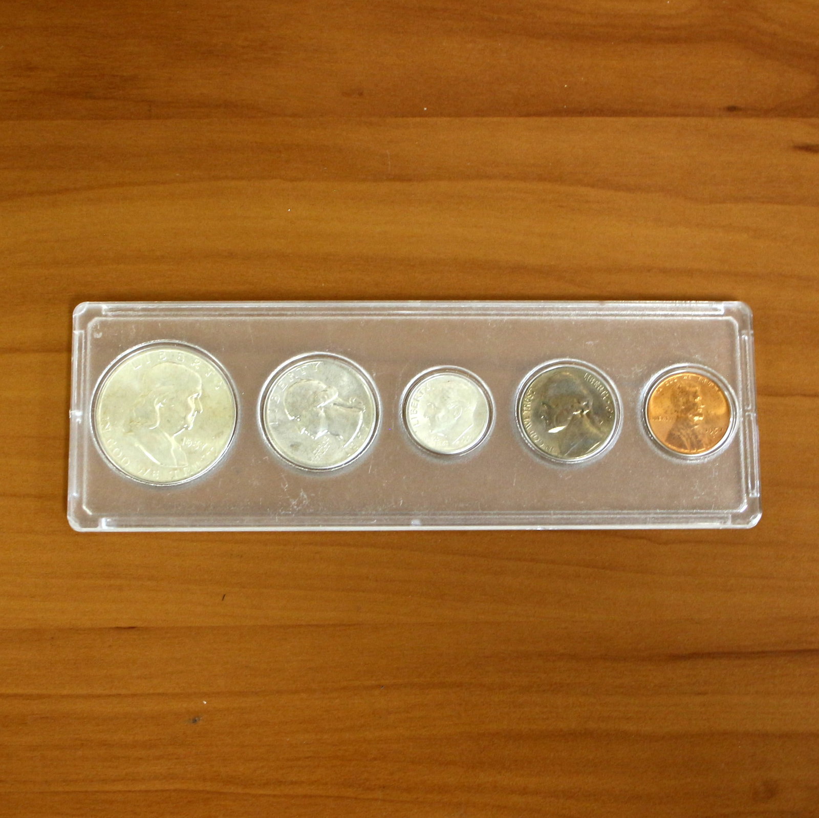 US Mint Uncirculated Franklin Half Dollar 5 Coin Set: One set from 1957 to 1959. Includes coin casing.