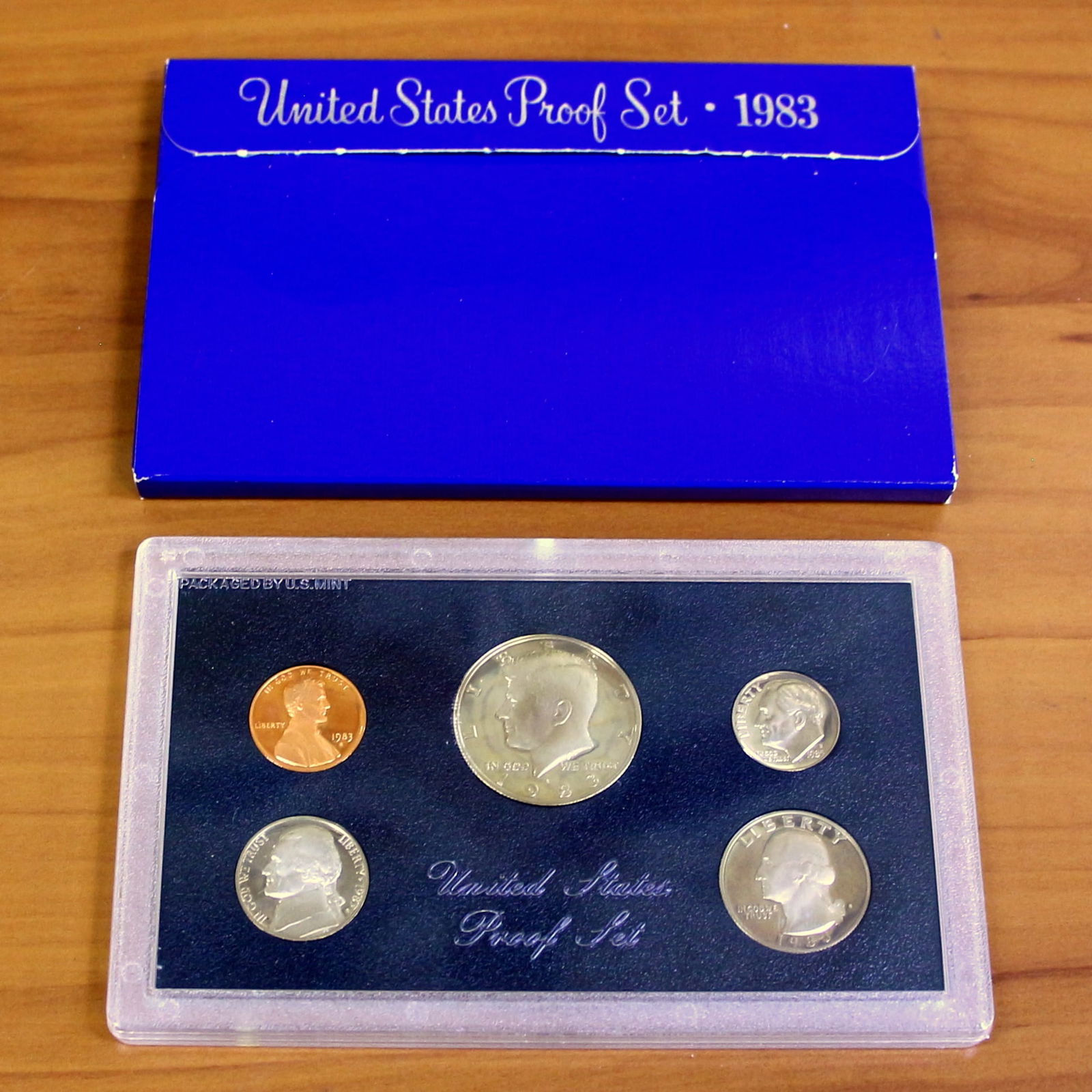 1983 US Mint Proof Coin Set OGP: Contains one 1983 United States Mint Uncirculated Proof Set. Set in plastic case.
