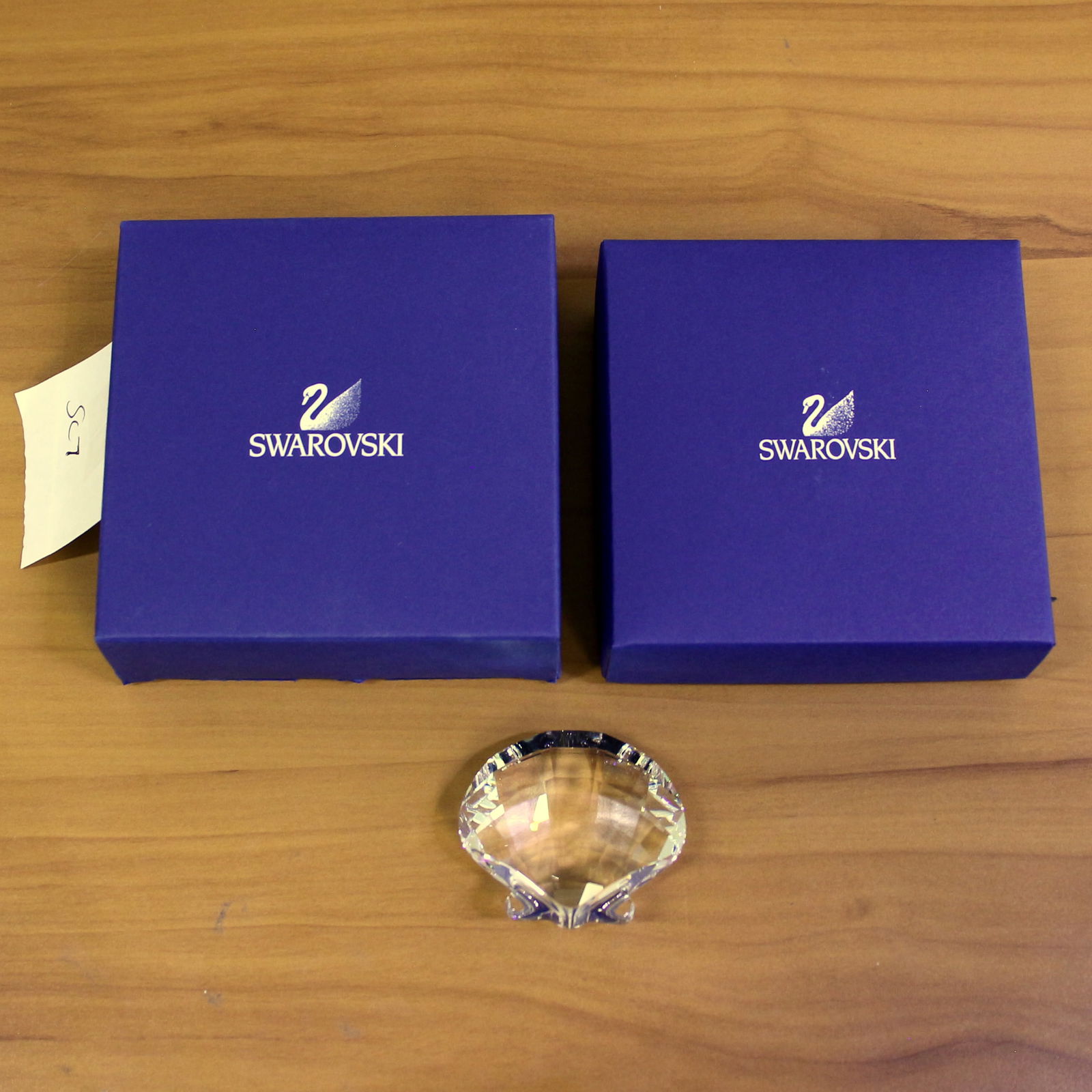 Swarovski Crystal 833506 Clam Shell with Box: Excellent condition with original boxes.