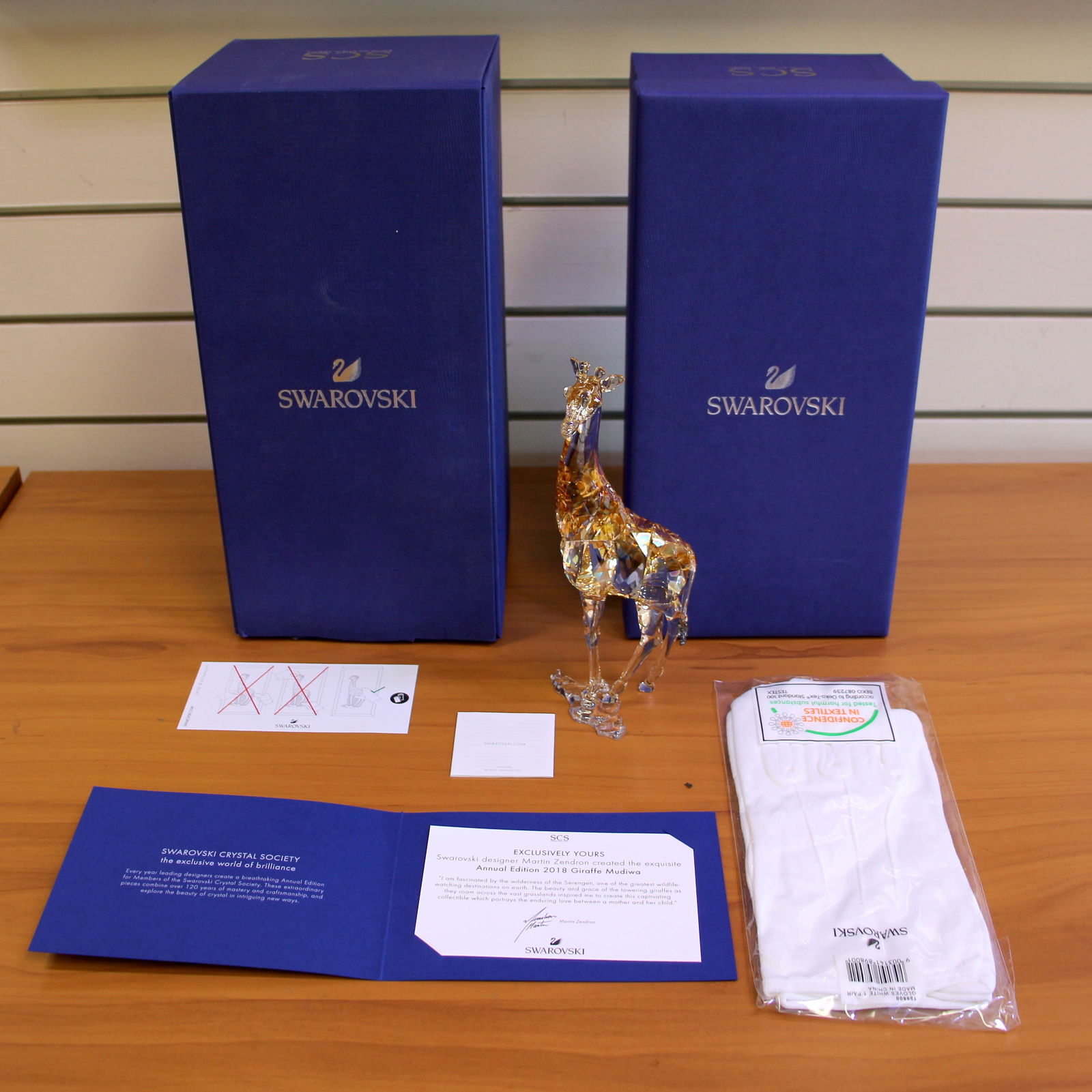 Swarovski Crystal 5301550 Mudiwa Giraffe 2018 with Box: Excellent condition with box.