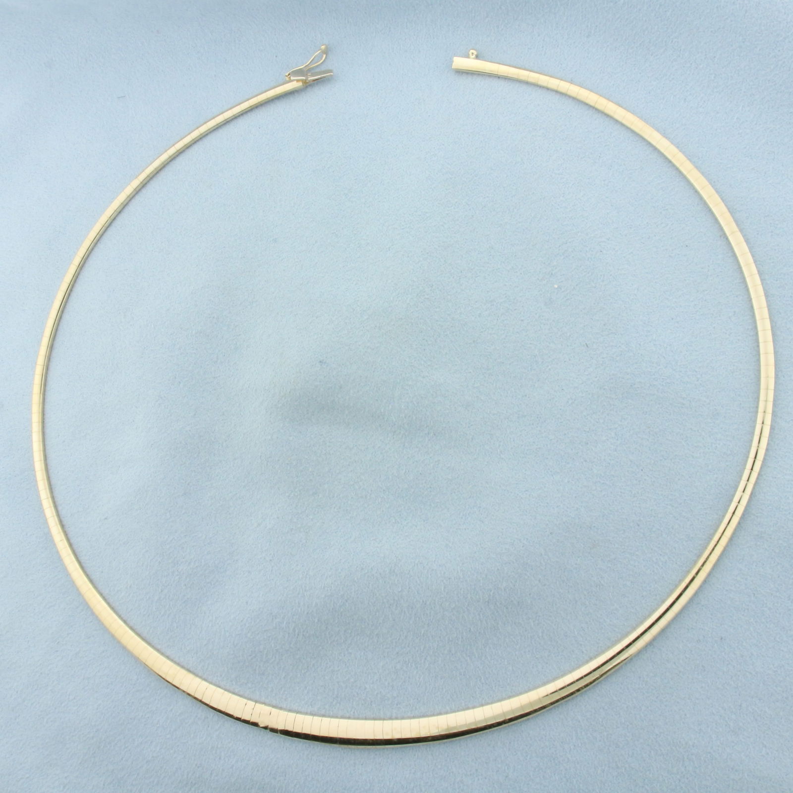 17 Inch Graduated Omega Link Necklace in 14k Yellow Gold (1 of 2)