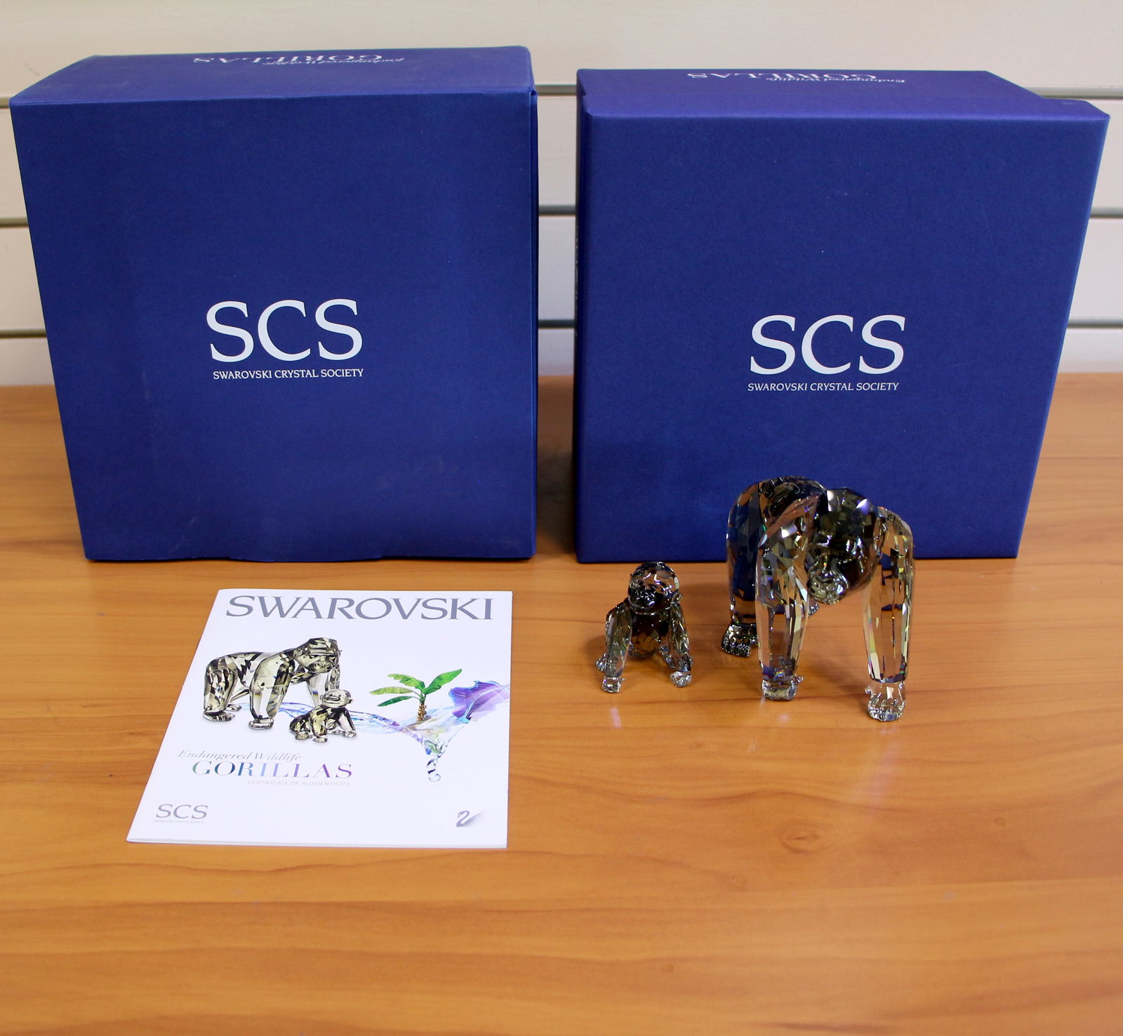 Swarovski Crystal 952504 Endangered Wildlife Gorillas with Box and COA 2009 (1 of 4)
