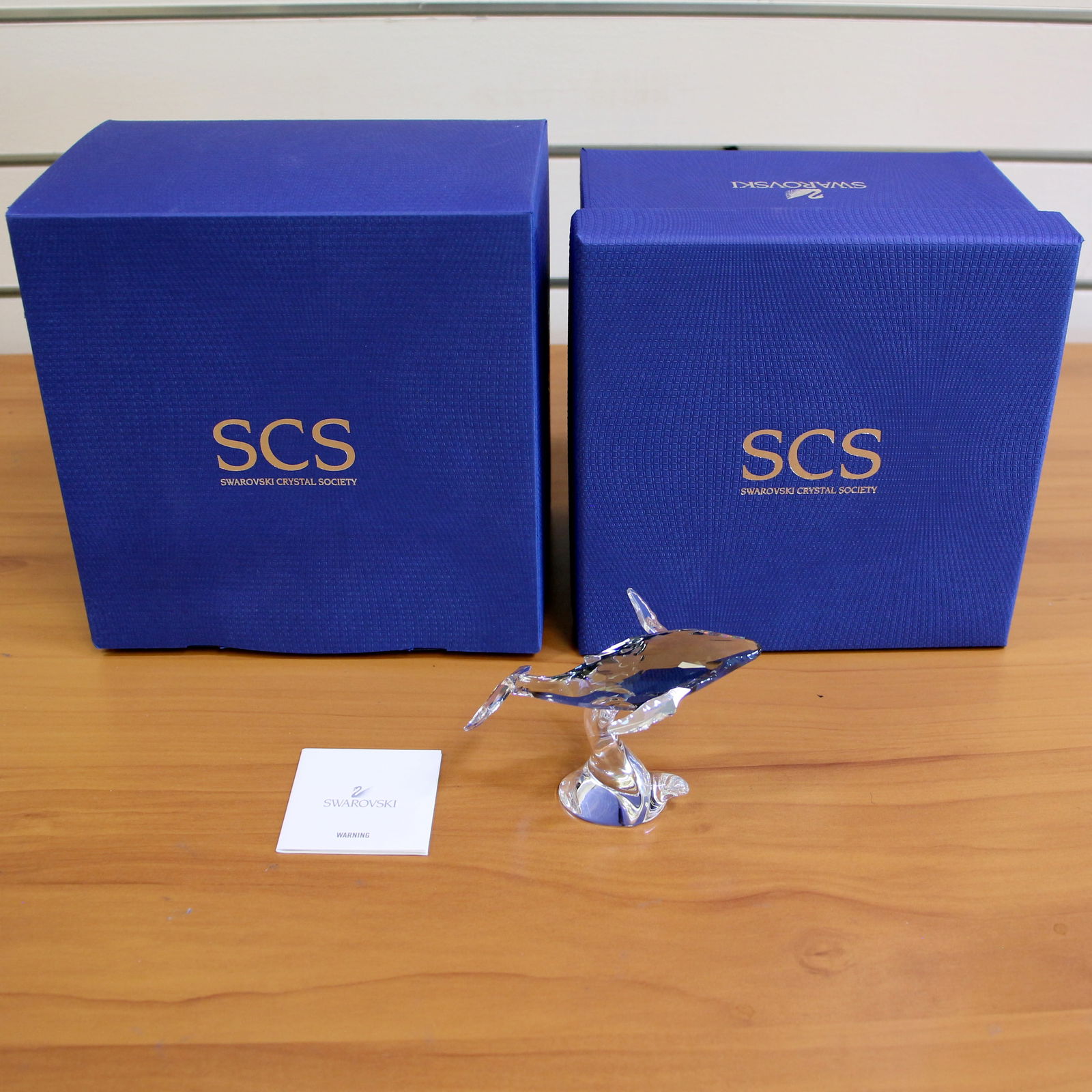 Swarovski Crystal 1096741 Young Whale with Box (1 of 4)