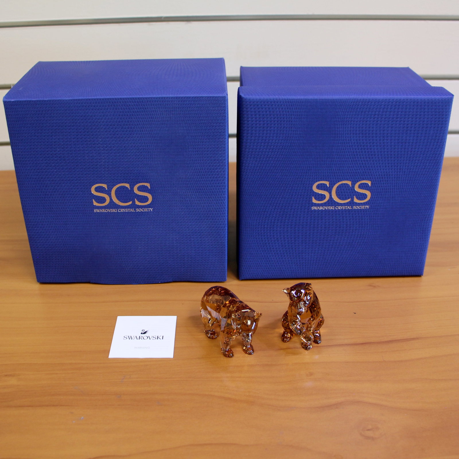 Swarovski Crystal 5384072 Signed Bear Cubs with Box 2017: Excellent condition with original box. Special caramel iridescent color.