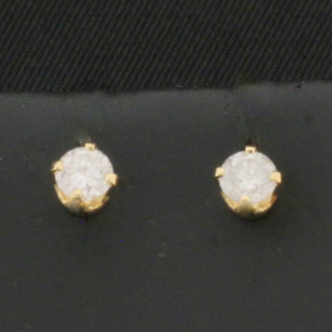 Diamond Stud Earrings in 14k Yellow Gold Screw Back Settings: In 14k Yellow Gold. Contains two 1/5ct TW high quality diamonds, I color/I clarity. Screw posts. No backs. .5g.