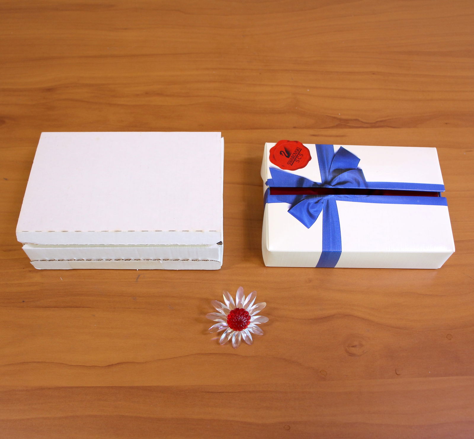 Swarovski Crystal Red Marguerite Daisy #255804 With Box: #255804. In mint condition, no defects. In original inner and outer box.