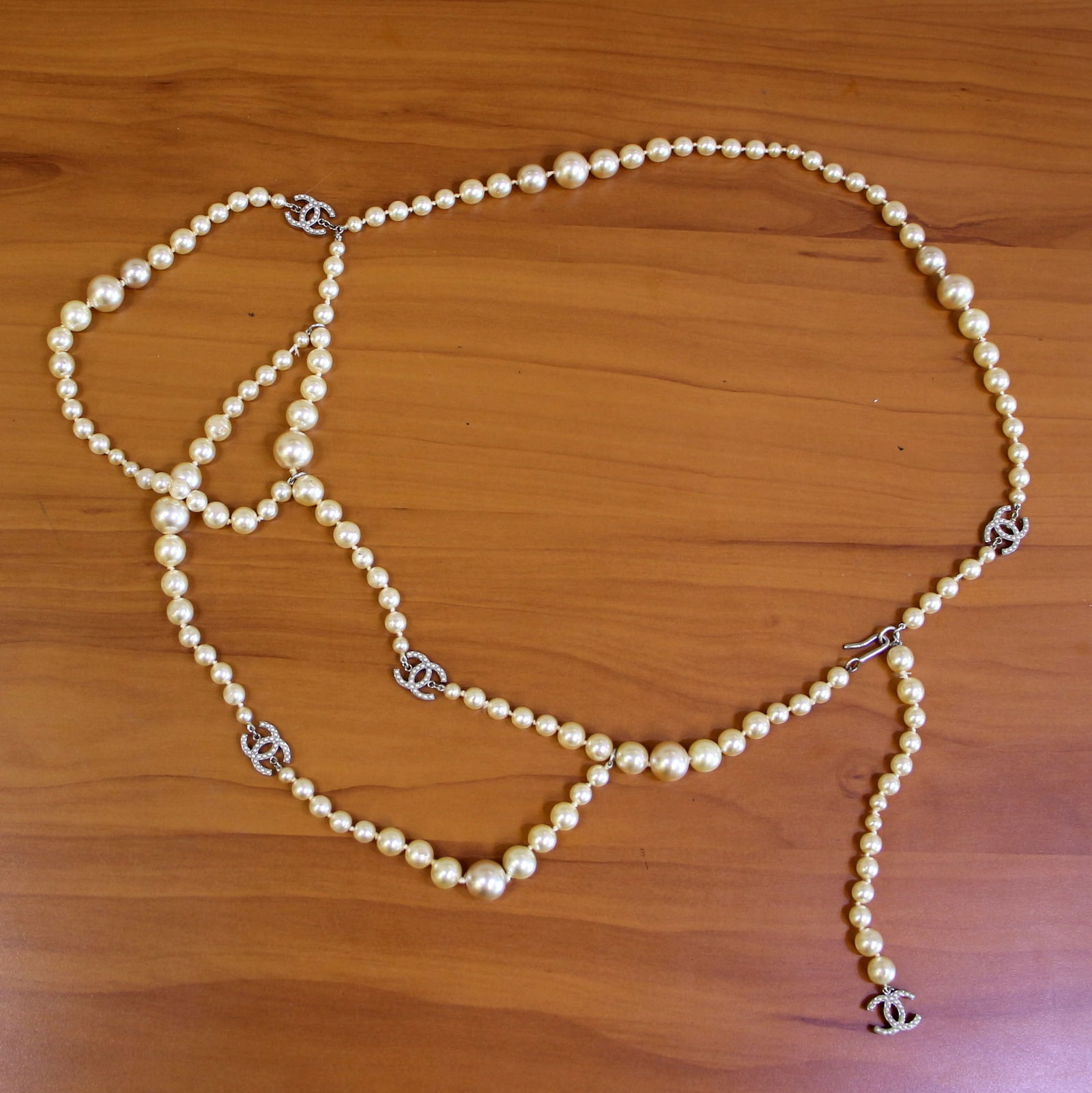 Iconic Chanel Gripox Pearl CC Logo Multi Strand Belt: Guaranteed authentic. Contains gripox pearls up to over 14mm for classic Chanel style. 33 inches long. Siver toned metal. Includes five double sided iconic CC logo pearl accented adornments with all p