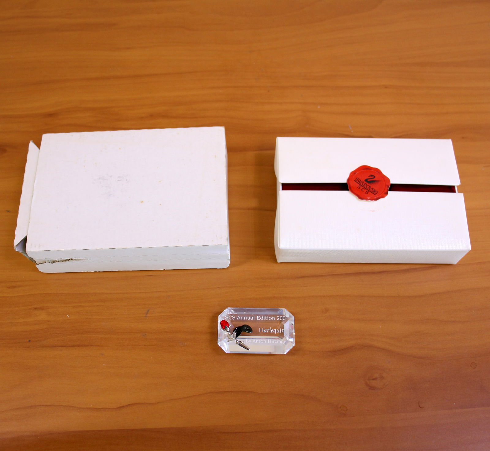 Swarovski Crystal 2001 SCS Annual Edition Harlequin Plaque #276870: #276870. Mint condition, no defects. In original inner and outer box.