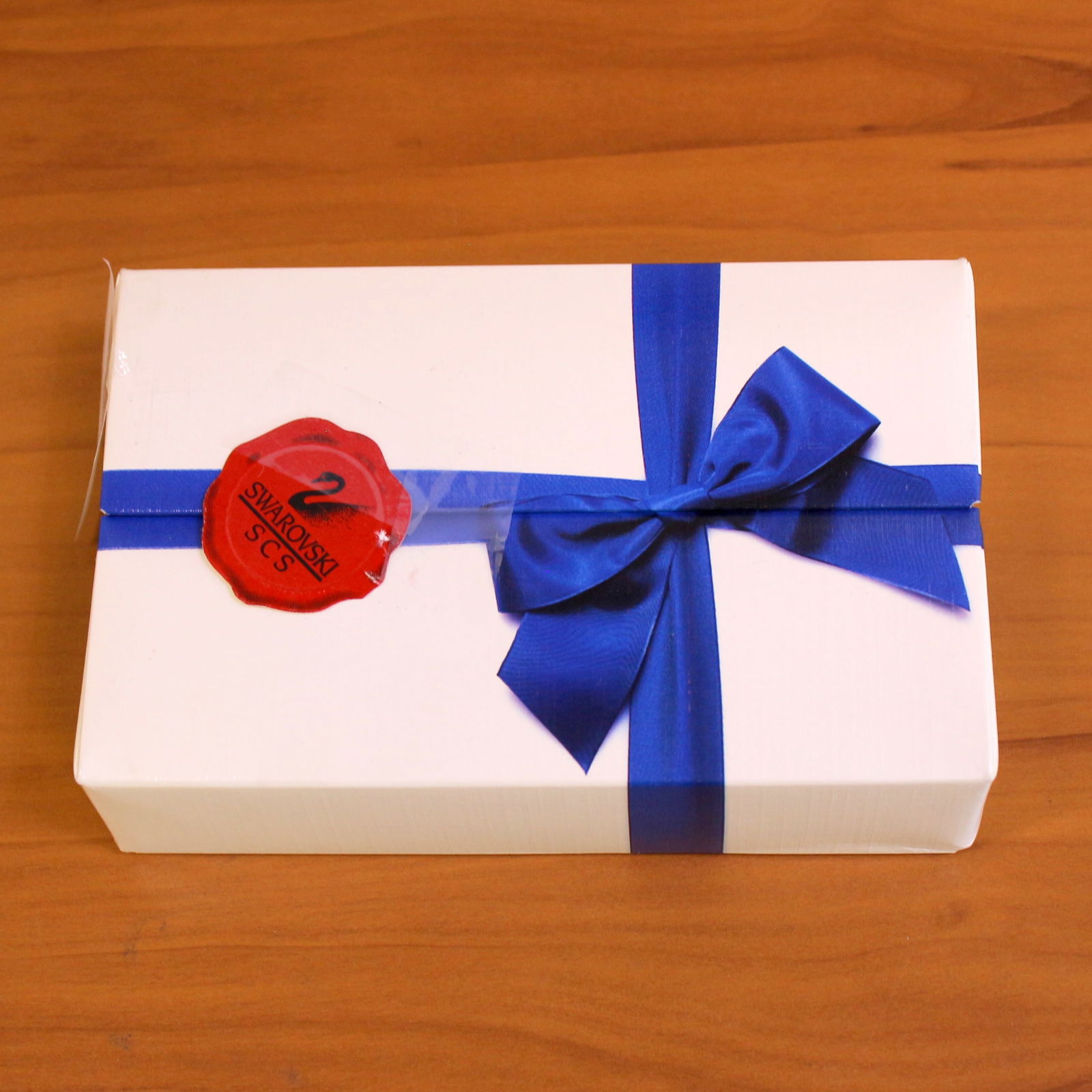 Swarovski Crystal 255804 Red Marguerite Daisy Renewal Gift with Box: Excellent condition with original box.