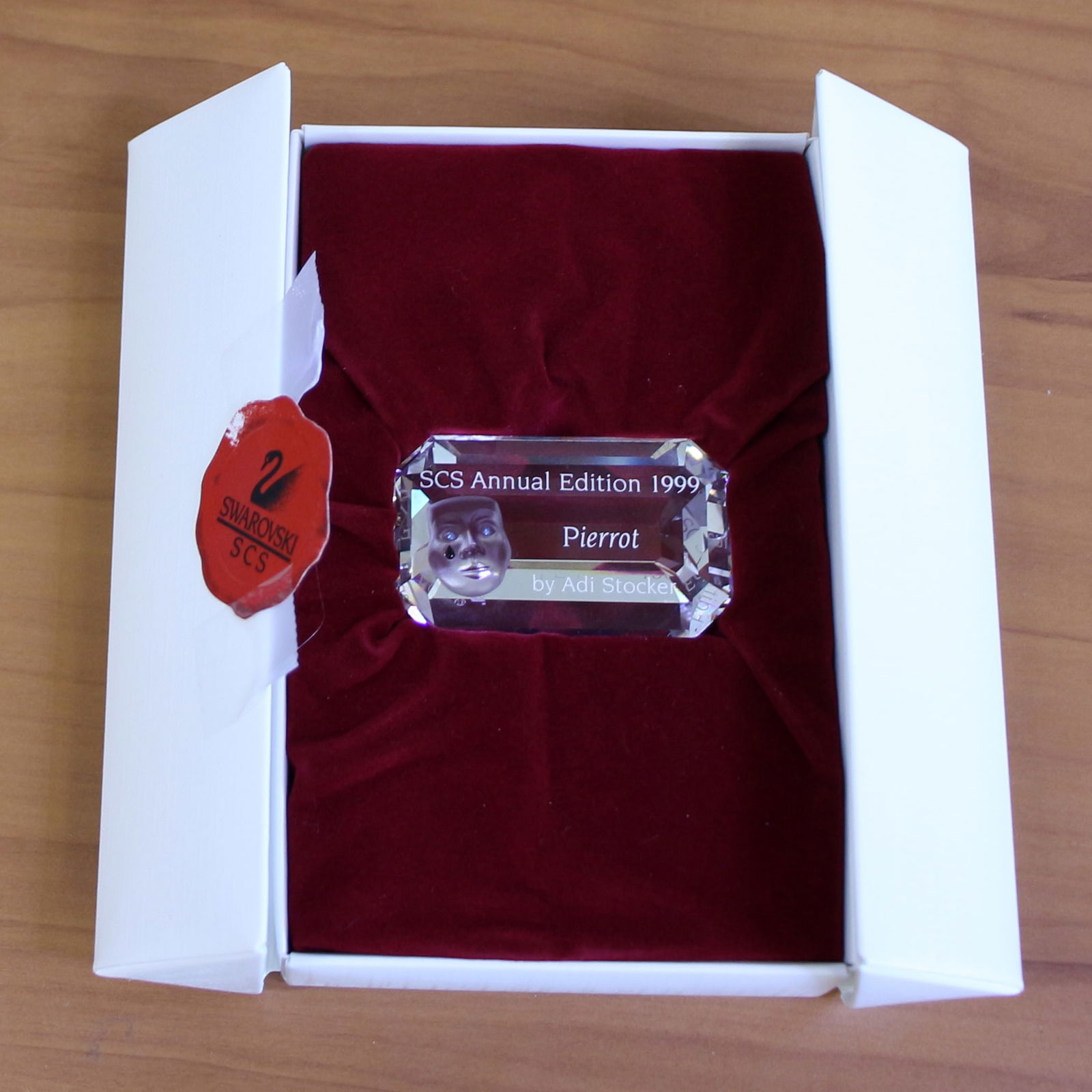 Swarovski 8661 SCS Annual Editiion 1999 Pierrot Title Plaque (1 of 2)
