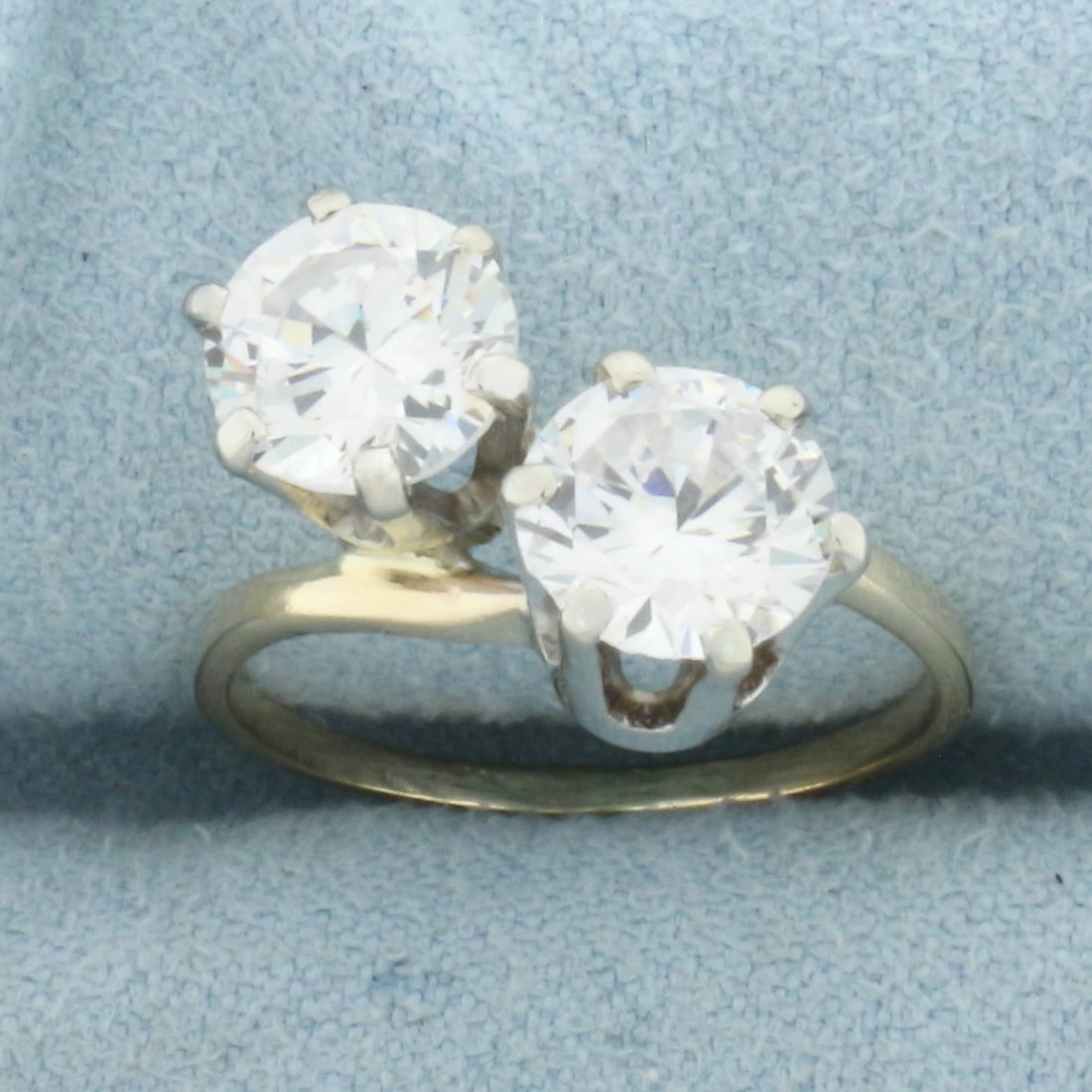 CZ Toi et Moi Ring in 14k Yellow Gold: In 14k Yellow Gold. Contains two 7mm high quality CZ gemstones with excellent cut and clarity for added brilliance. Size 6. 3.5g.