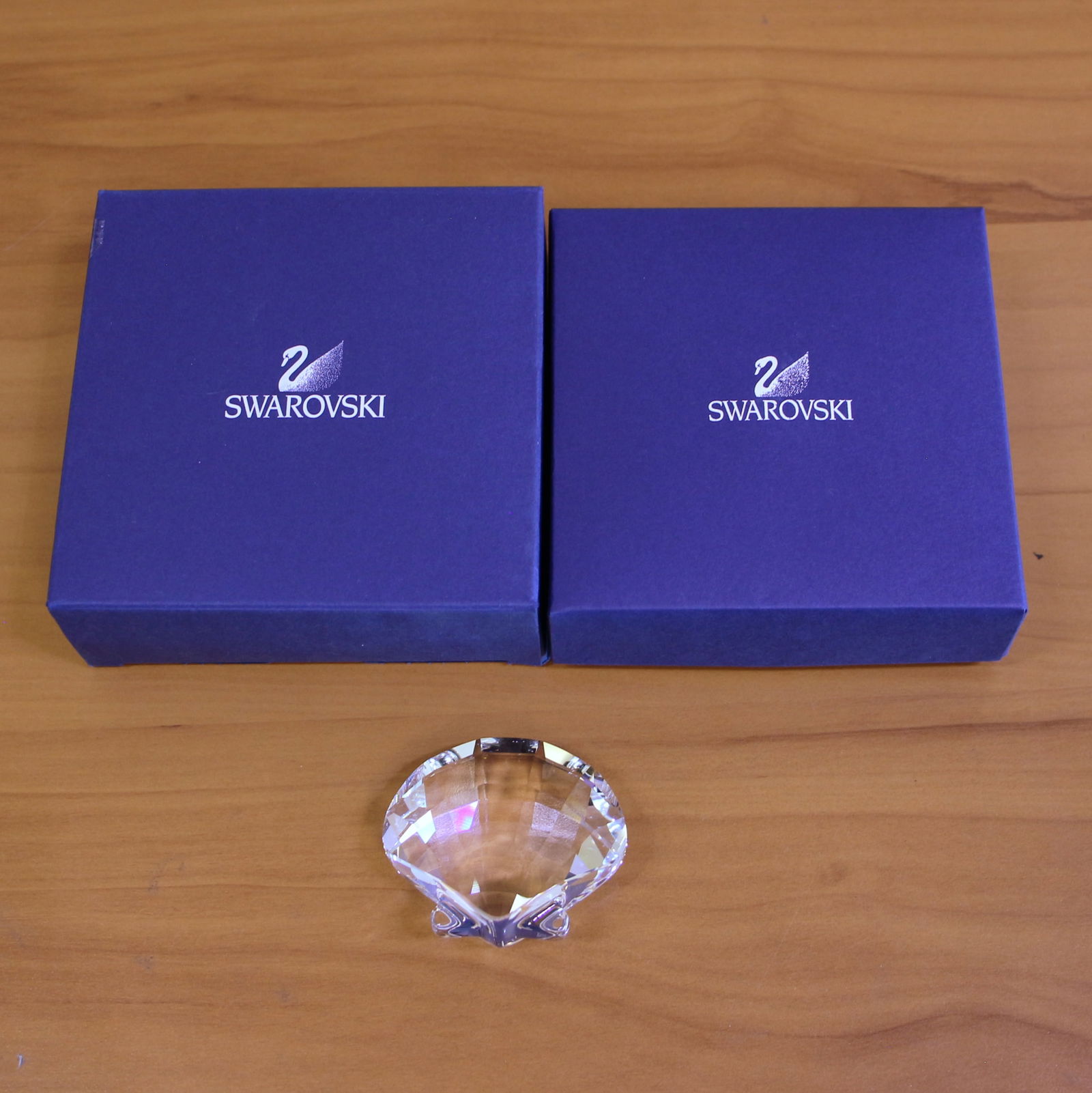 Swarovski Crystal 833506 Clam Shell with Box (1 of 4)