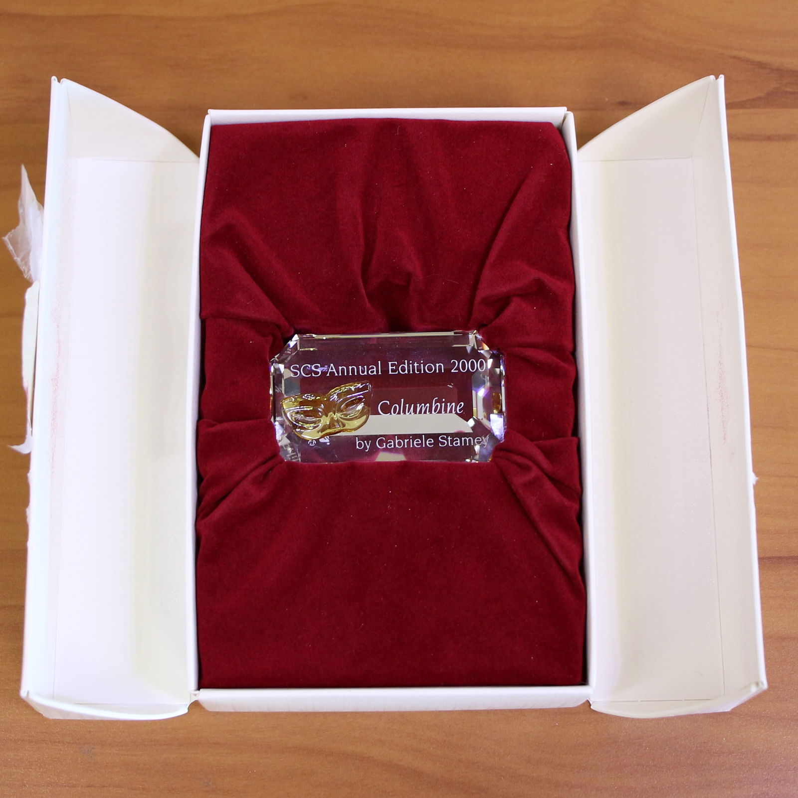 Swarovski 252372 2000 SCS Columbine Title Plaque: Excellent condition, with box.