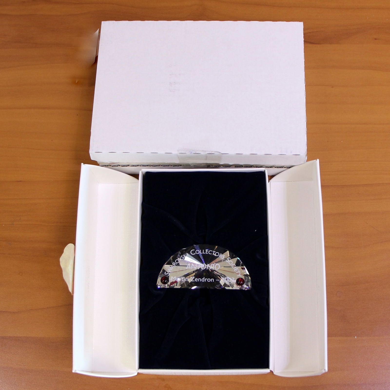 Swarovski 626472 Antonio SCS 2003 Crystal Title Plaque: Excellent condition, with box.