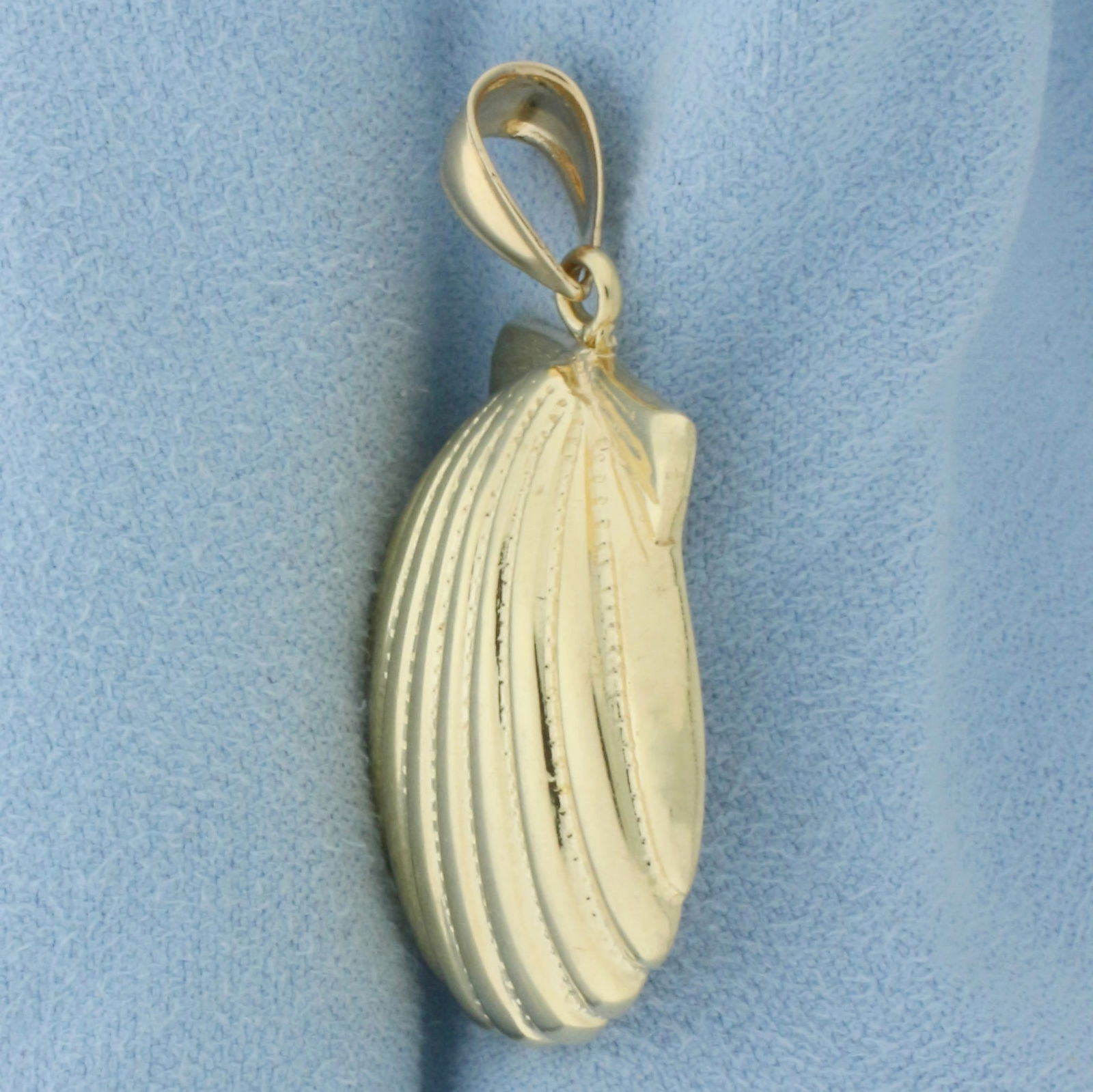 Seashell Pendant in 14k Yellow Gold - 3