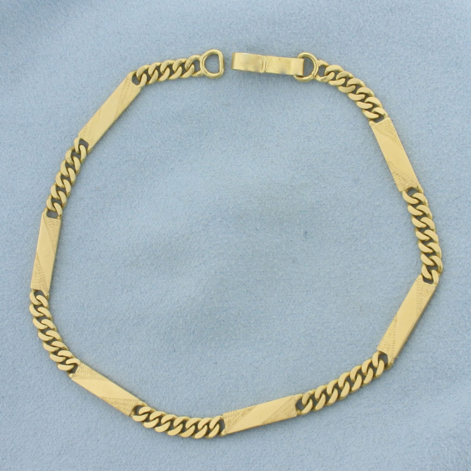 Bar and Link Chain Link Anklet in 18K Yellow Gold: In 18K Yellow Gold. 9 1/4 inches long. 4.2mm wide. 16.1g