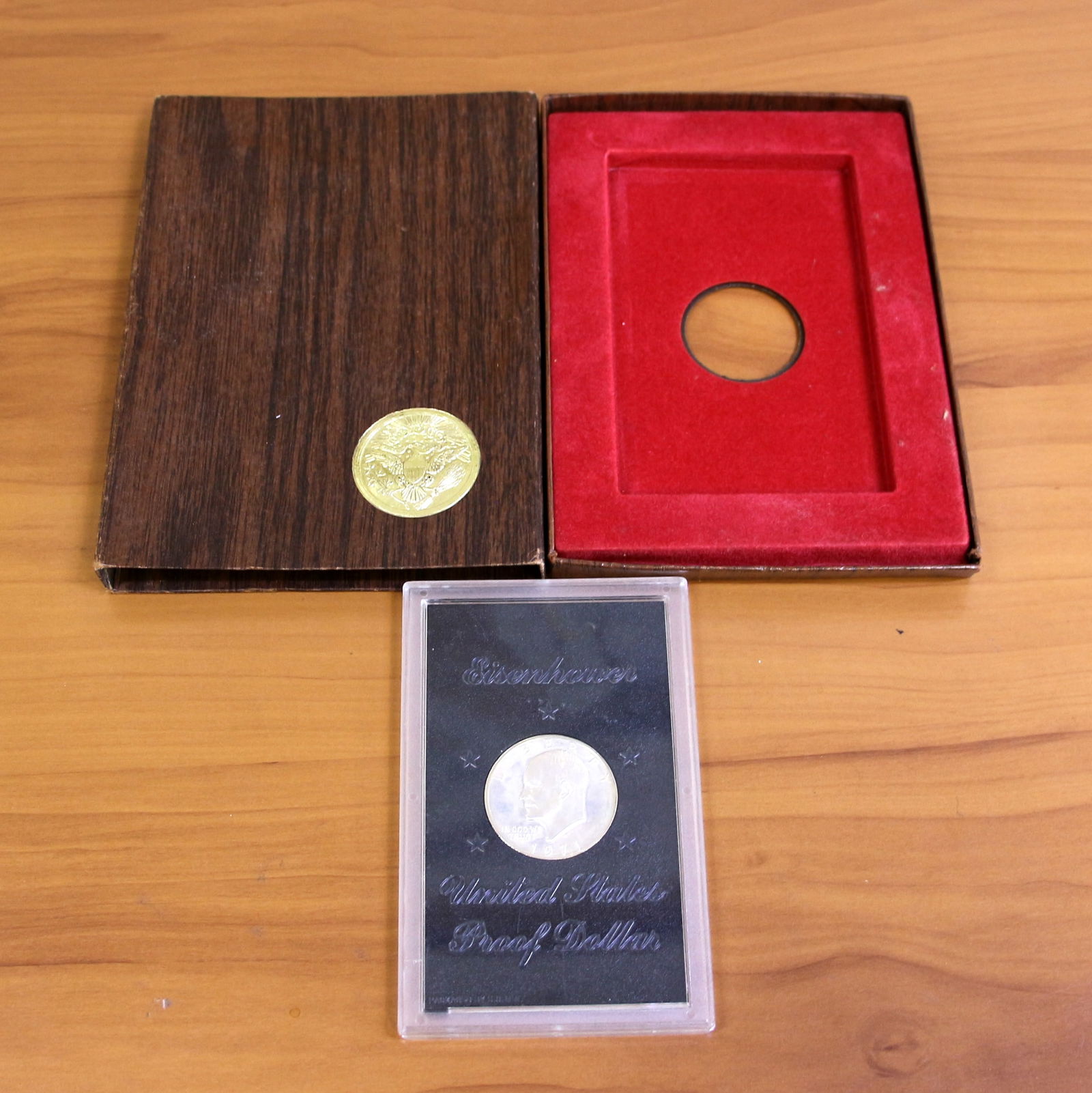 1971 United States Mint Eisenhower Proof Dollar OGP: Contains one 1971 United States Mint Eisenhower Proof Dollar. Set in original government packaging.