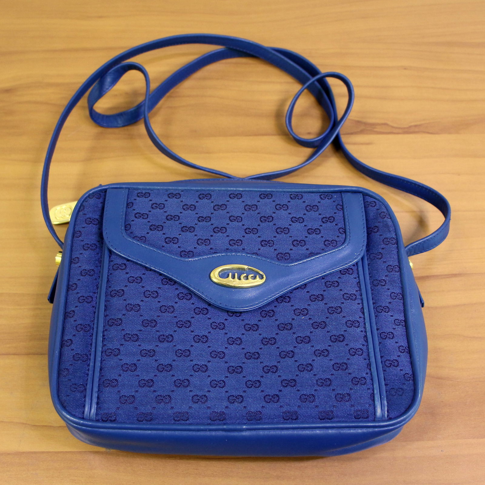 Vintage Gucci Blue Crossbody Camera Bag (1 of 8)