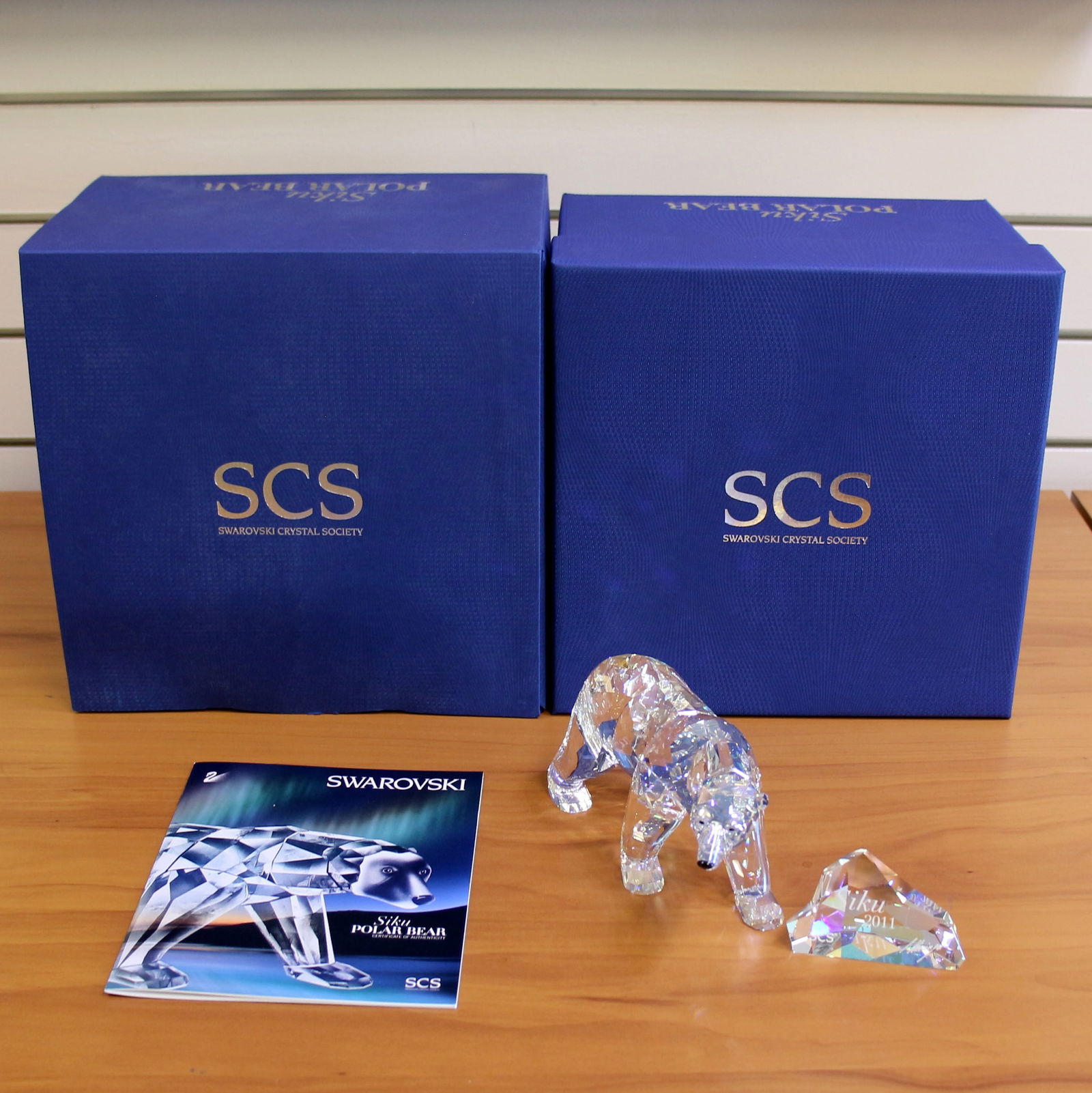 Swarovski Crystal 1053154 Siku Polar Bear 2011 With Box and COA (1 of 4)
