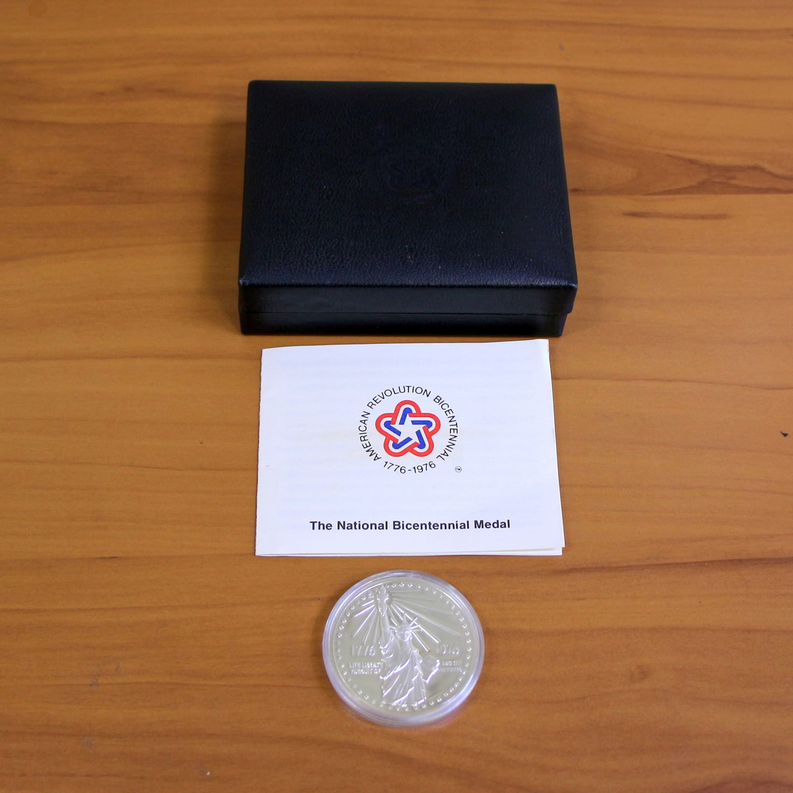 1976 American Revolution Bicentennial Sliver Medal Coin OGP: Coin in Sterling Silver Contains one 1776-1976 American Revolution Bicentennial Medal. Set in original government packaging and contains certificate of authenticity.