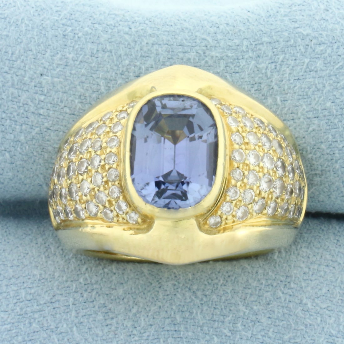 Leo de Vrooman Designer Sapphire & Diamond Ring in 18k Yellow Gold: In 18k yellow gold. Designed by Leo de Vrooman. Contains 1 high quality natural Sapphire gemstone , 11x8mm, approximately 3.5carats, with vibrant color and excellent clarity. Also contains 86