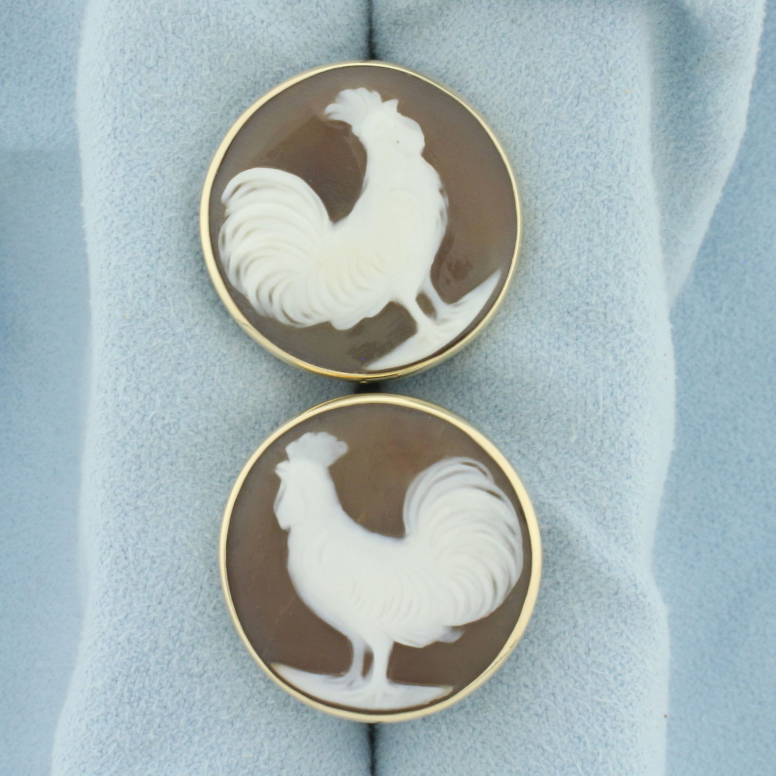 Vintage Rooster Cameo Cufflinks in 14k Yellow Gold: In 14k yellow gold.7/8 inch diameter. 12.0g.