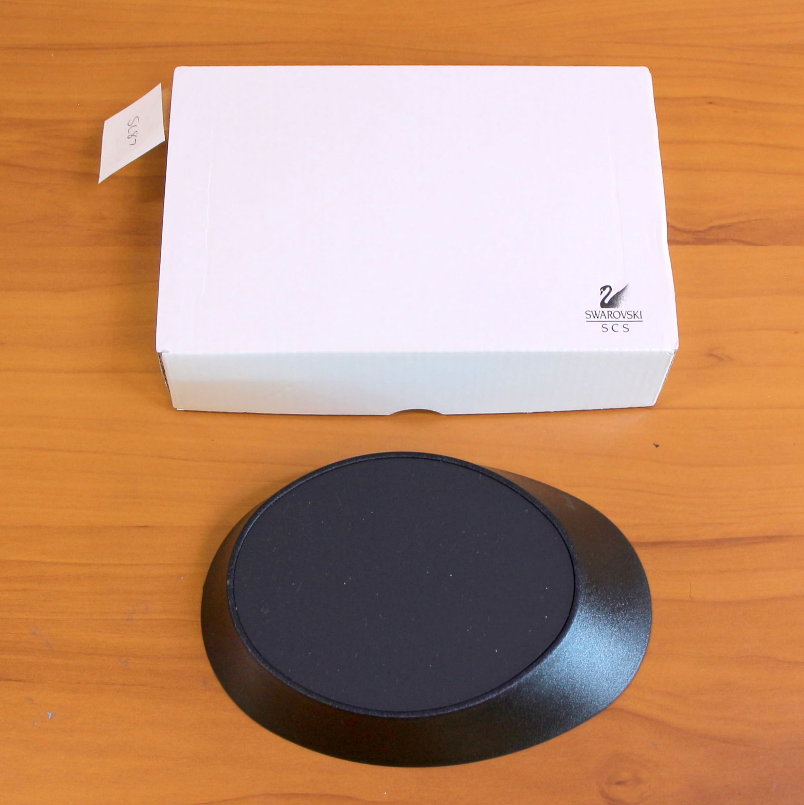 Swarovski 291129 SCS 2002 Annual Edition Display: Excellent condition, with box.