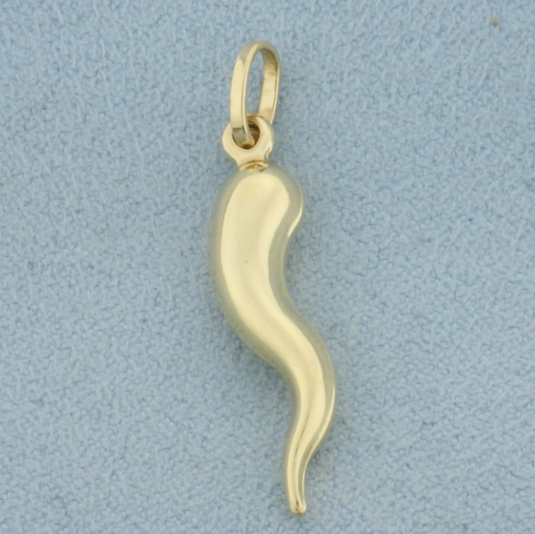 Italian Horn Pendant or Charm in 18k Yellow Gold: In 18k Yellow Gold. 1 1/14 inch long (including bale). 1/4 inch wide at widest. 1.3g.