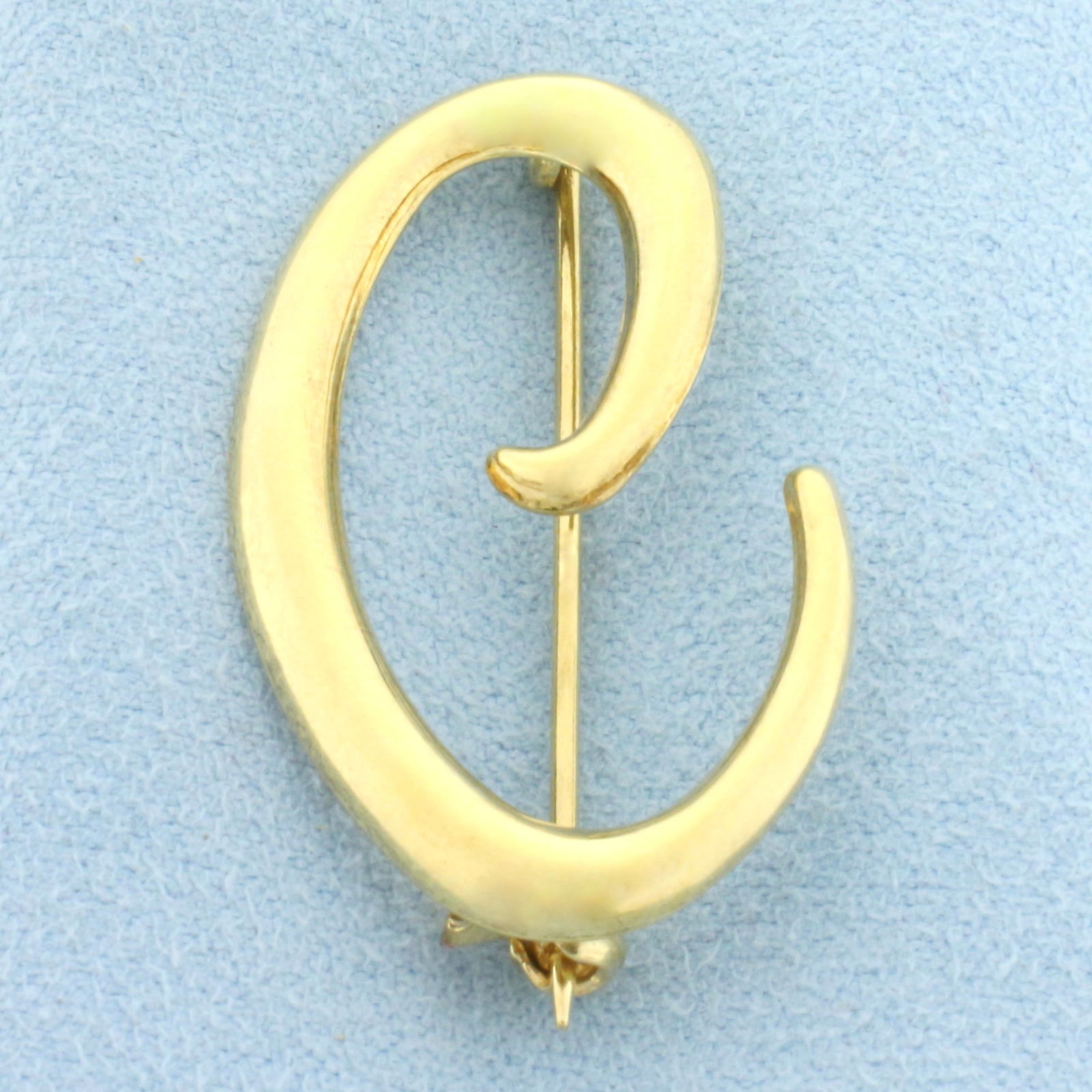 C Initial Brooch Pin in 18k Yellow Gold: In 18k Yellow Gold. 1 1/4 inch long. 1 inch wide. 2.5g.