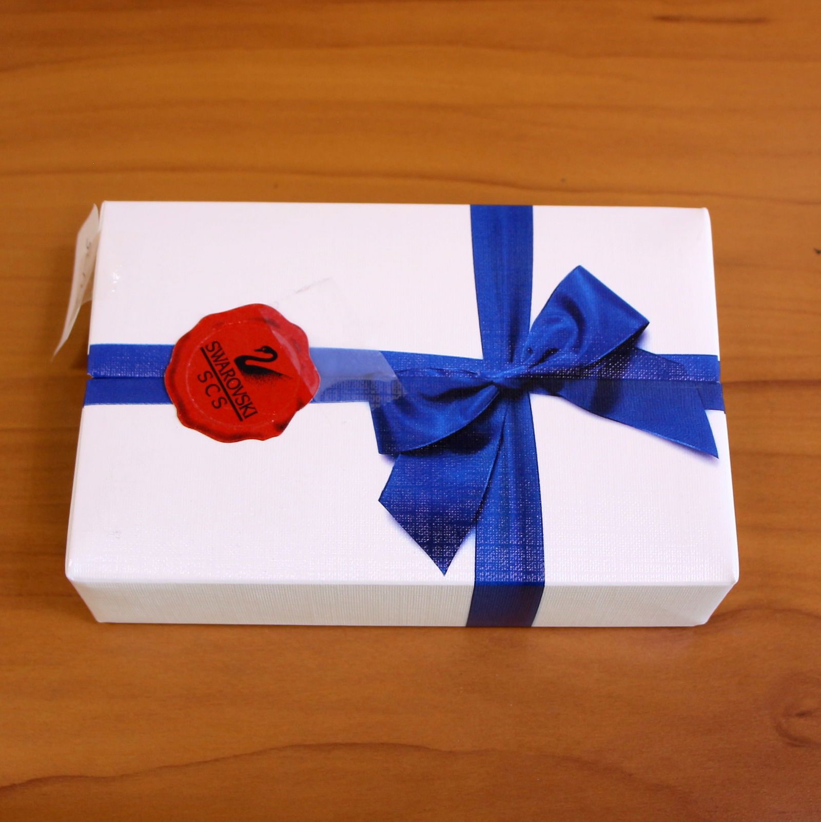 Swarovski Crystal Yellow Marguerite Daisy Renewal Gift with Box: Excellent condition with box.