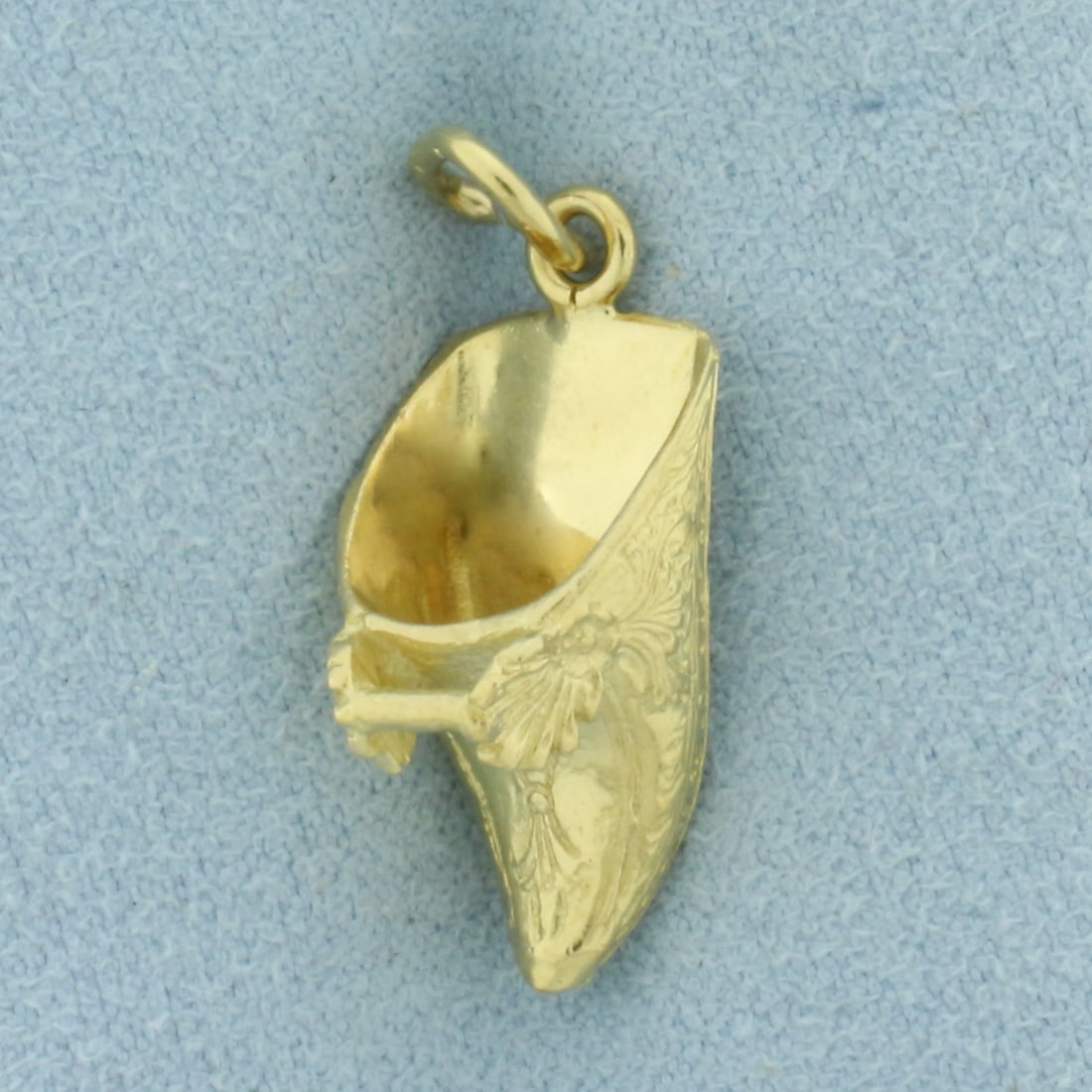 Vintage Clog Shoe Charm in 18k Yellow Gold: In 18k Yellow Gold. 1 inch long. 3/8 inch wide. 3.6g.