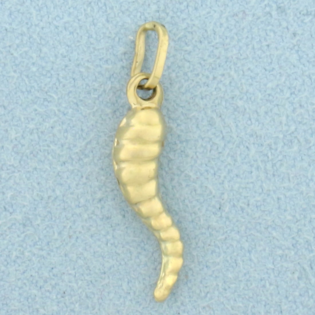 Unique Italian Horn Charm in 18k Yellow Gold: In 18k Yellow Gold. 1 inch long including bale. 0.9g.