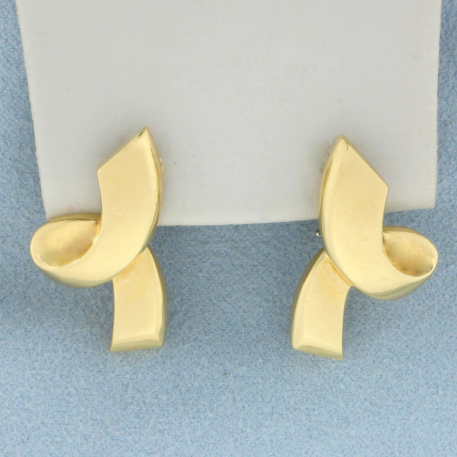 Authentic Tiffany & Co. Paloma Picasso Ribbon Earrings in 18K Yellow Gold: In 18K Yellow Gold. 1 inch long. 3/4 inch wide. Guaranteed Authentic. 12.8g