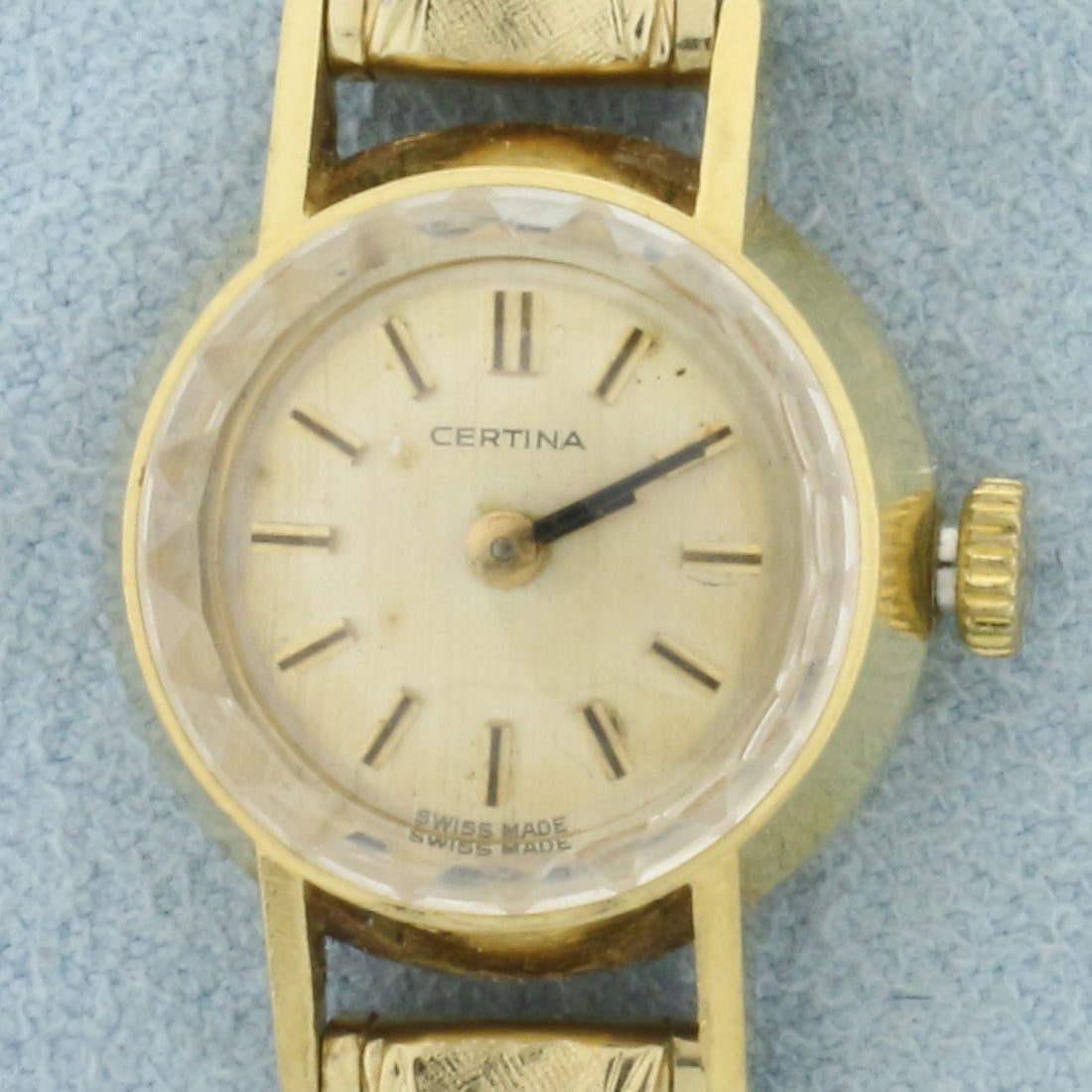 Certina Swiss Windup Watch in 14k Solid Yellow Gold Case: 14k Solid Yellow Gold case. Swiss windup movement runs great. 17mm case. No scratching on crystal, watch in great condition. Stretchy gold plated bracelet. 15.0g