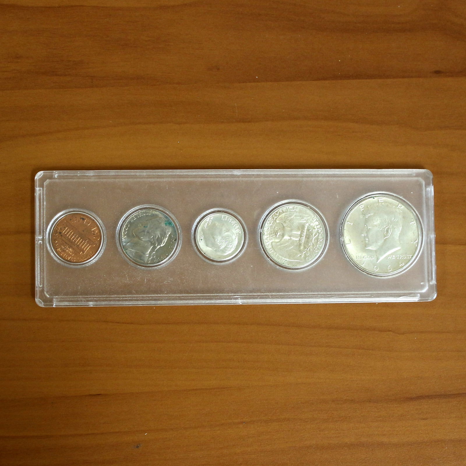 US Mint Kennedy Half Dollar 5 Coin Set: Contains one U.S. Mint 5-Coin Set. Coins from 1934 to 1964. Includes coin casing.