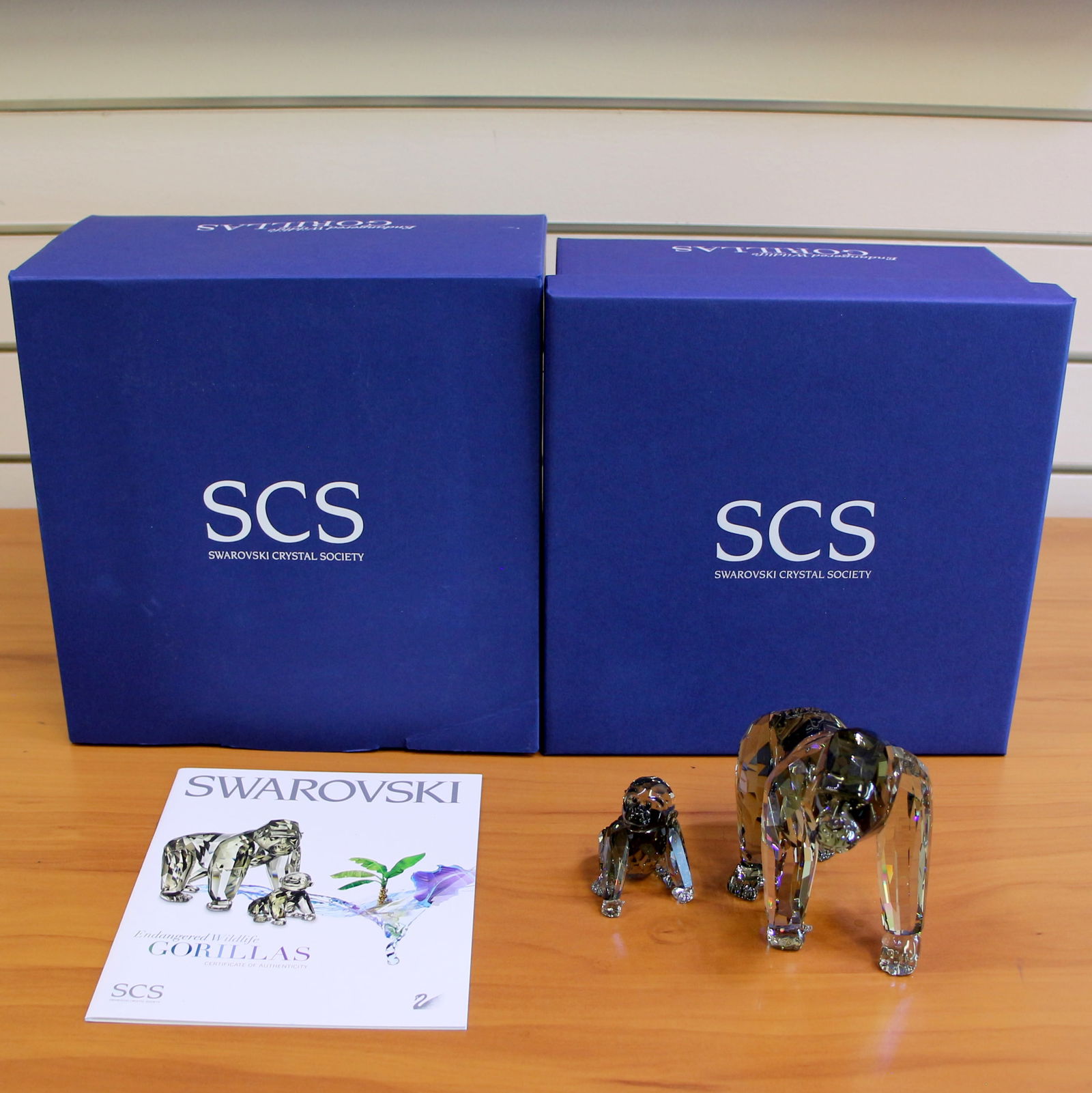 Swarovski Crystal 952504 Endangered Wildlife Gorillas with Box and COA 2009: Excellent condition with original box and certificate.
