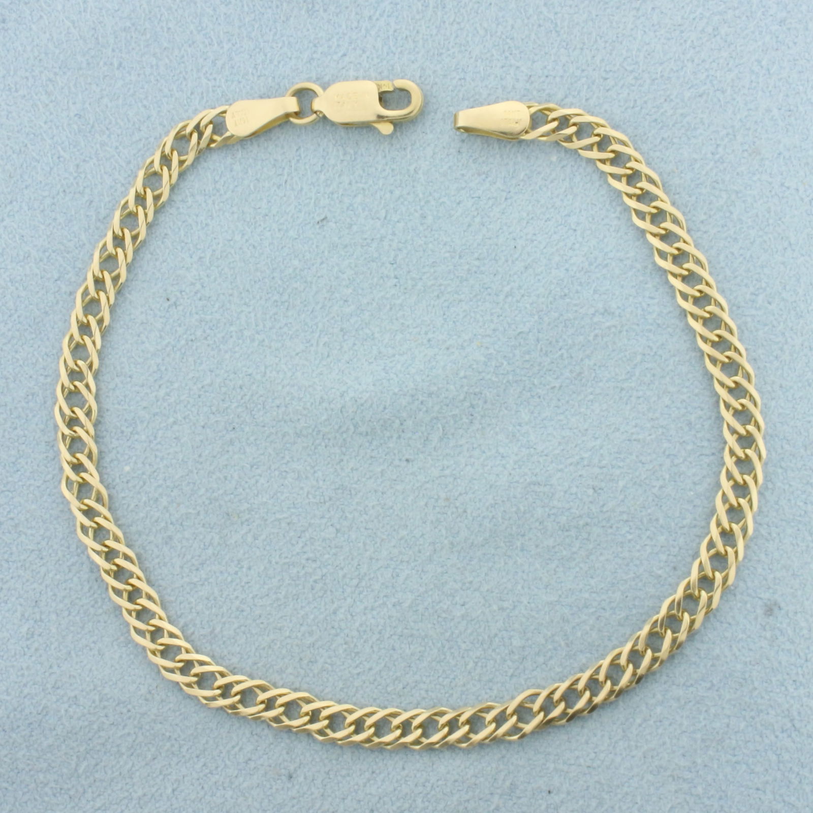 Italian Curb Link Bracelet in 14k Yellow Gold: In 14k Yellow Gold. 7 1/4 inches long. 3.6mm wide. Made in Italy. Lobster clasp. 3.7g.
