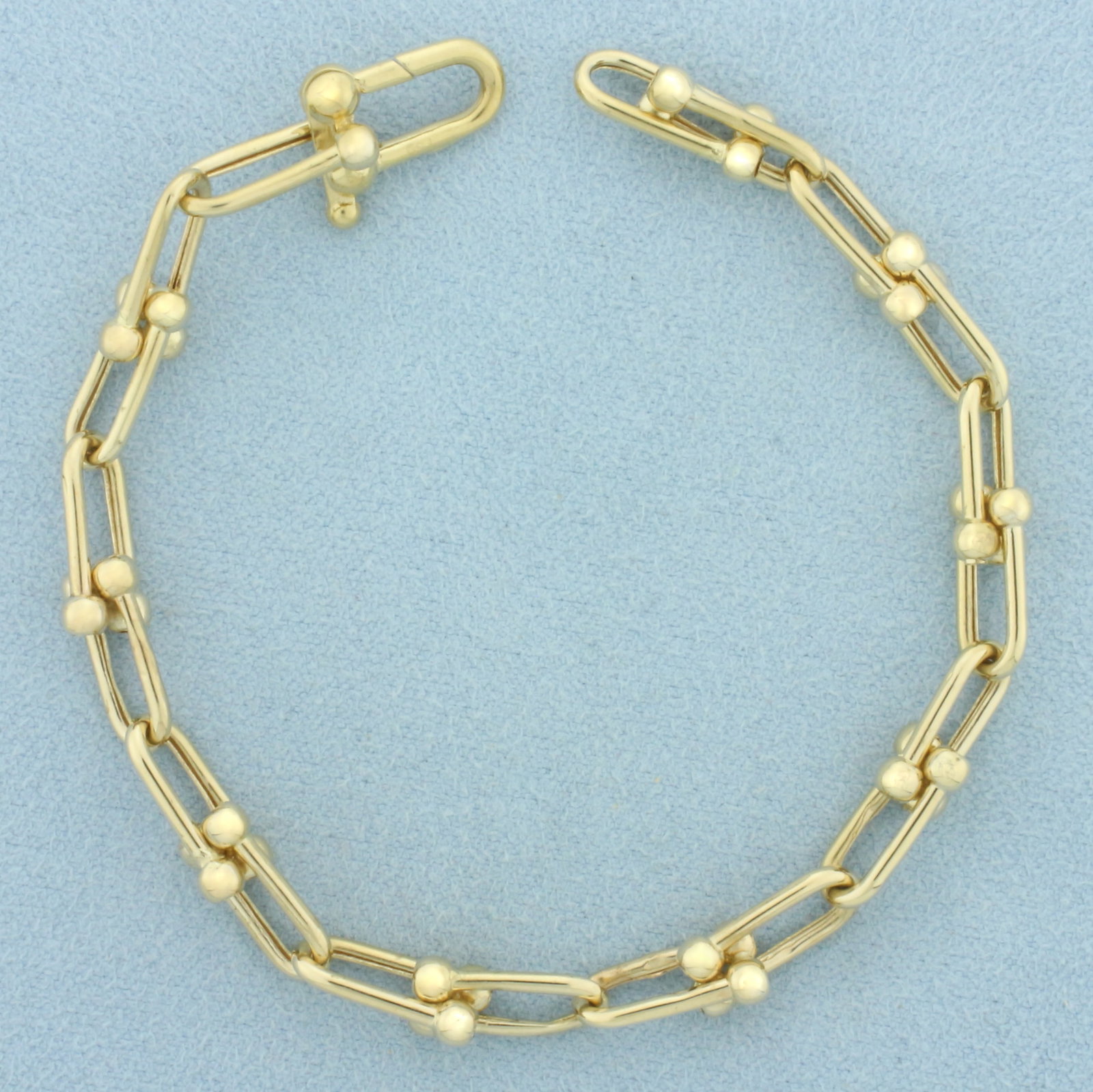 Hardware U Link Bracelet in 18k Yellow Gold: In 18k Yellow Gold. 7 1/8 inches long. 1/4 inch wide. Decorative spring clasp. 8.2g.