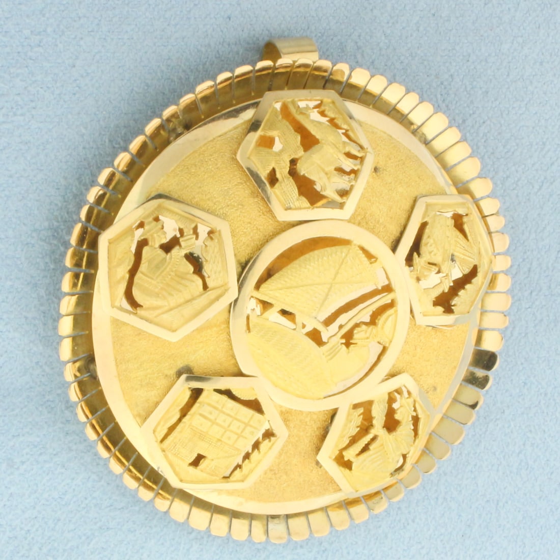 Antique Arte Orfebre Peruvian Pendant or Pin Brooch in 18k Yellow Gold: In 18k Yellow Gold. 1 3/4 inch long. 1 3/4 inch diameter. Can be worn as pendant or brooch. 12.2g.