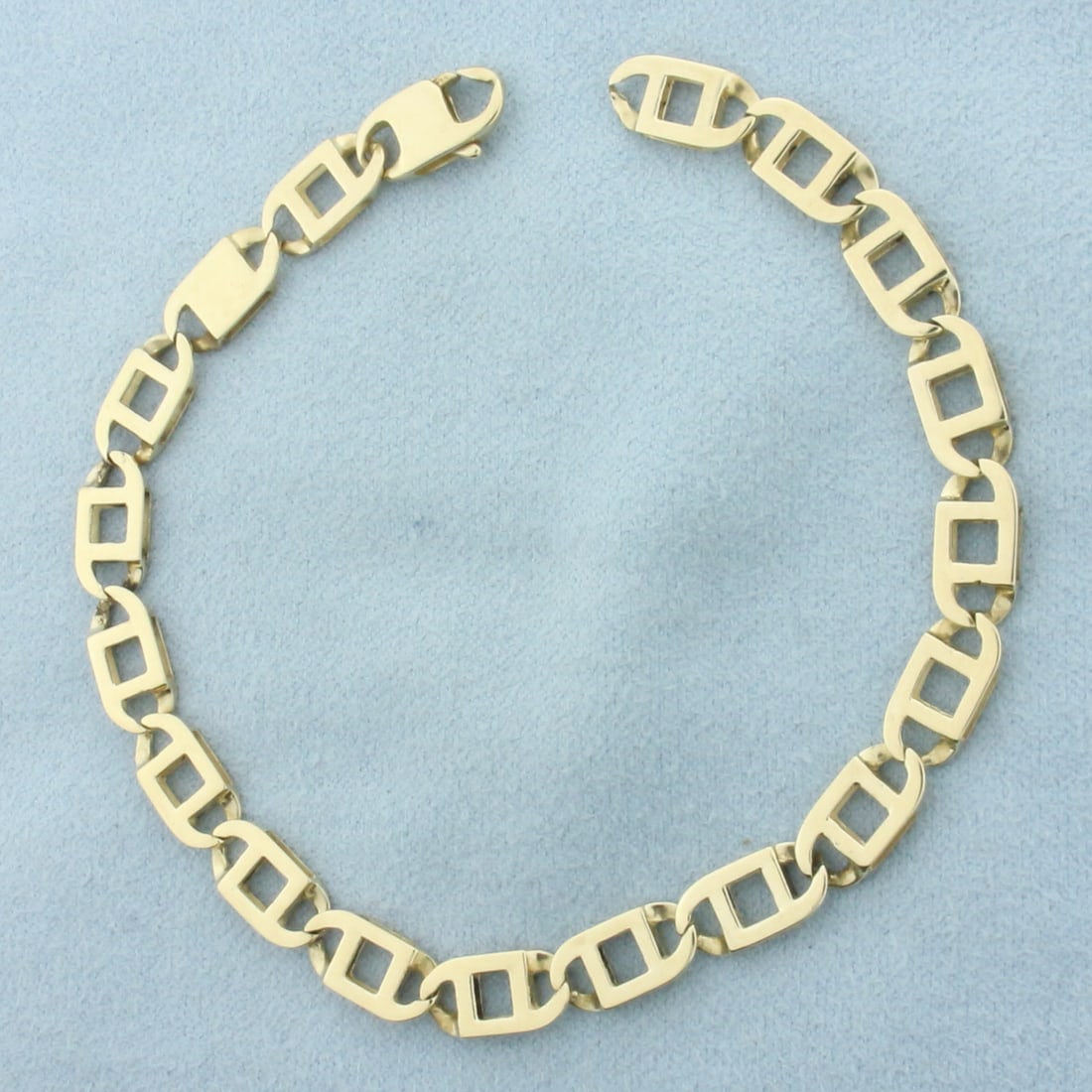 Italian Anchor Mariner Bracelet in 14k Yellow Gold: In 14k Yellow Gold. 8 inches long. 6mm wide. Italian made. Lobster clasp. 9.3g.