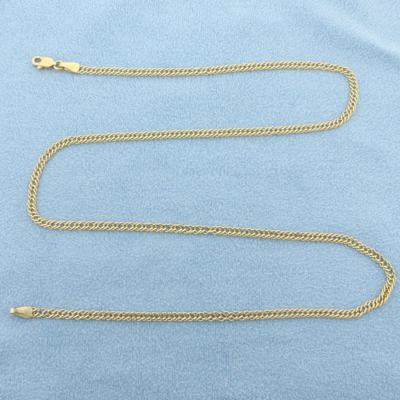 Italian 18 Inch Double Curb Link Chain Necklace in 18k Yellow Gold: In 18k Yellow Gold. 18 inches long. 2.6mm wide. Made in Italy. Lobster clasp. 5.0g.