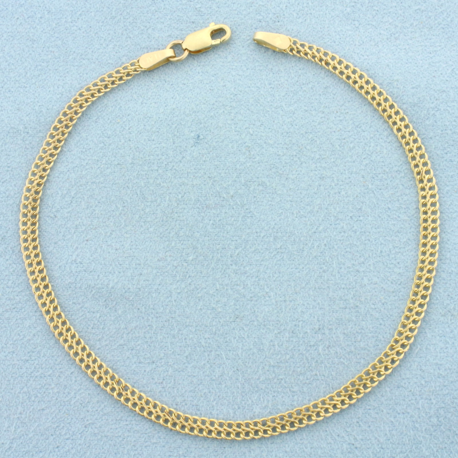 Italian Double Curb Link Bracelet in 14k Yellow Gold: In 14k Yellow Gold. 7 1/2 inches long. 3mm wide. Italian made. Lobster clasp. 1.4g.