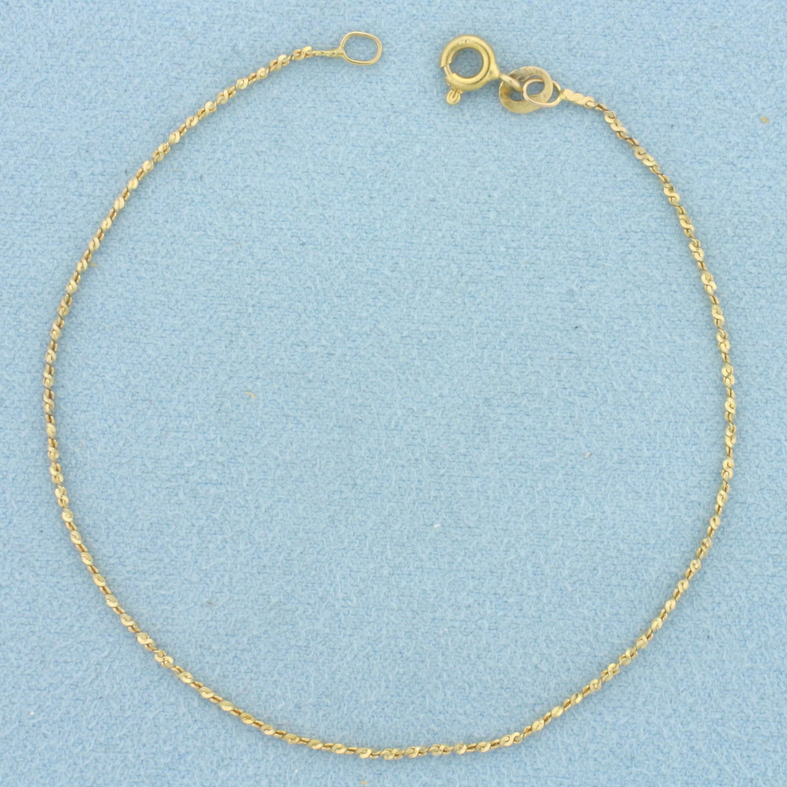 Italian Sparkle Link Bracelet in 14k Yellow Gold: In 14k Yellow Gold. 7 1/4 inches long. 1.1mm wide. Italian made. Spring clasp. .9g.