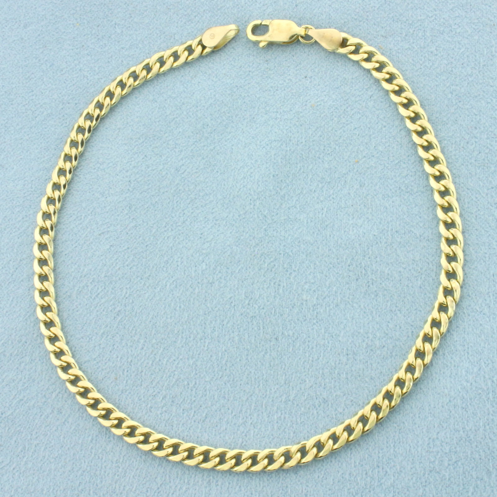 Italian Curb Link Bracelet in 14k Yellow Gold: In 14k Yellow Gold. 8 5/8 inches long. 3.6mm wide. Italian made. Lobster clasp. 3.0g.