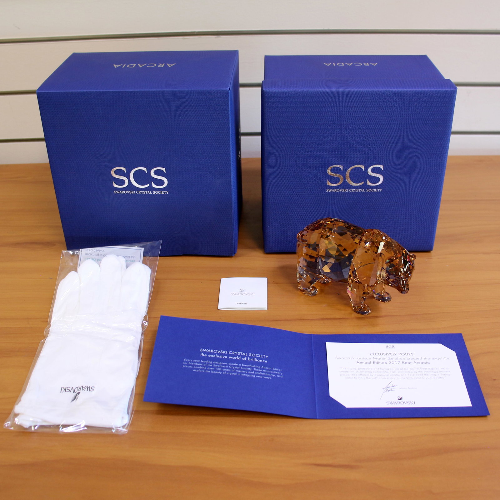Swarovski Crystal 5384050 Arcadia Bear with Box 2017 (1 of 4)