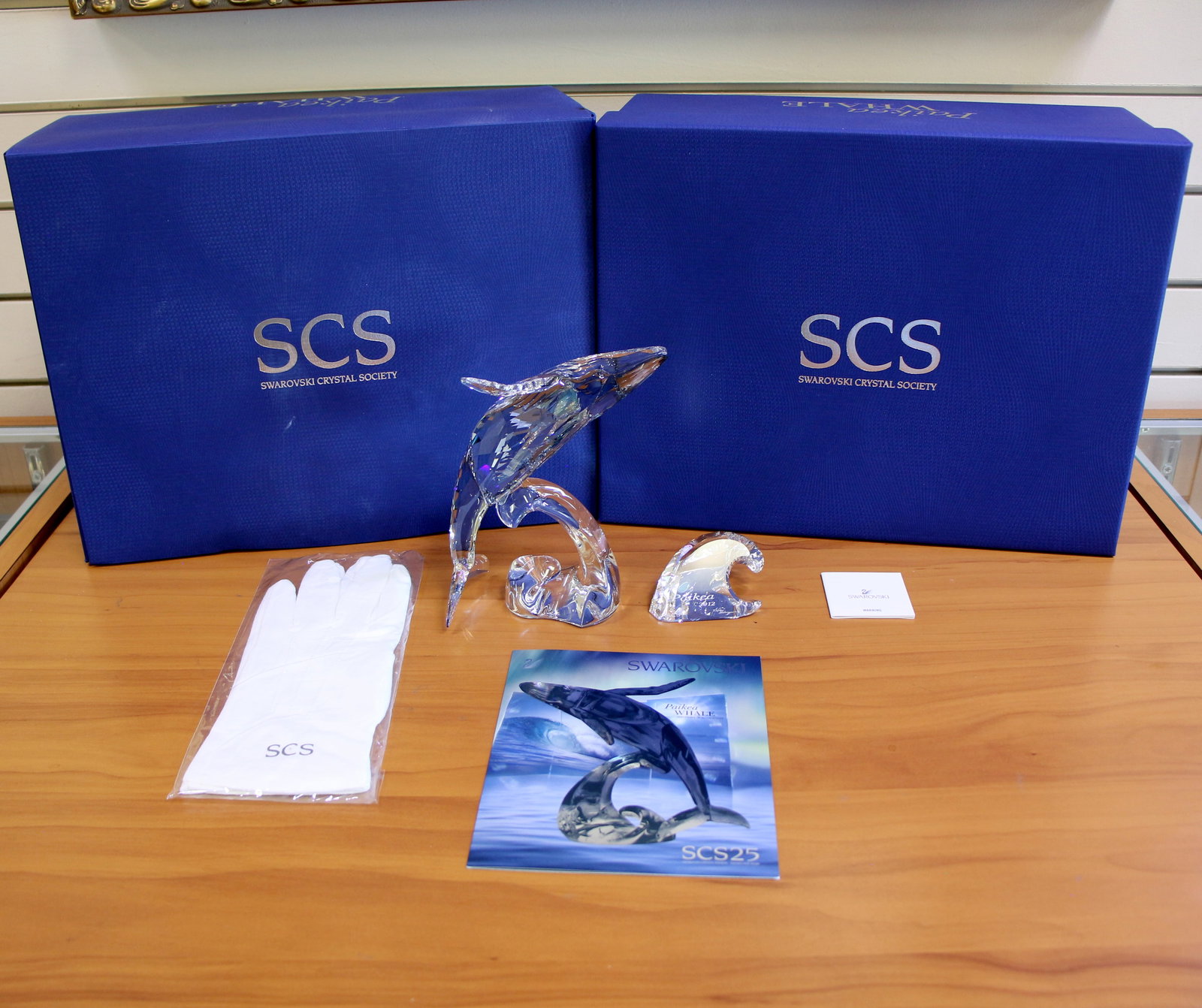 Swarovski Crystal 1095228 Paikea Whale 2012 STS with Box and COA (1 of 4)