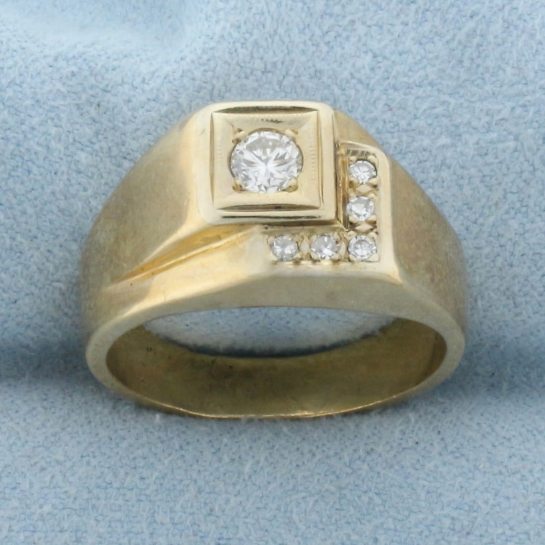 Mens Vintage Step Design Diamond Ring in 14K Yellow Gold: In 14K Yellow Gold. Contains one high quality 1/5ct Diamond, VS clarity/G color. Also contains five high quality .01ct Diamonds of similar high quality. Size 9. 9.8g